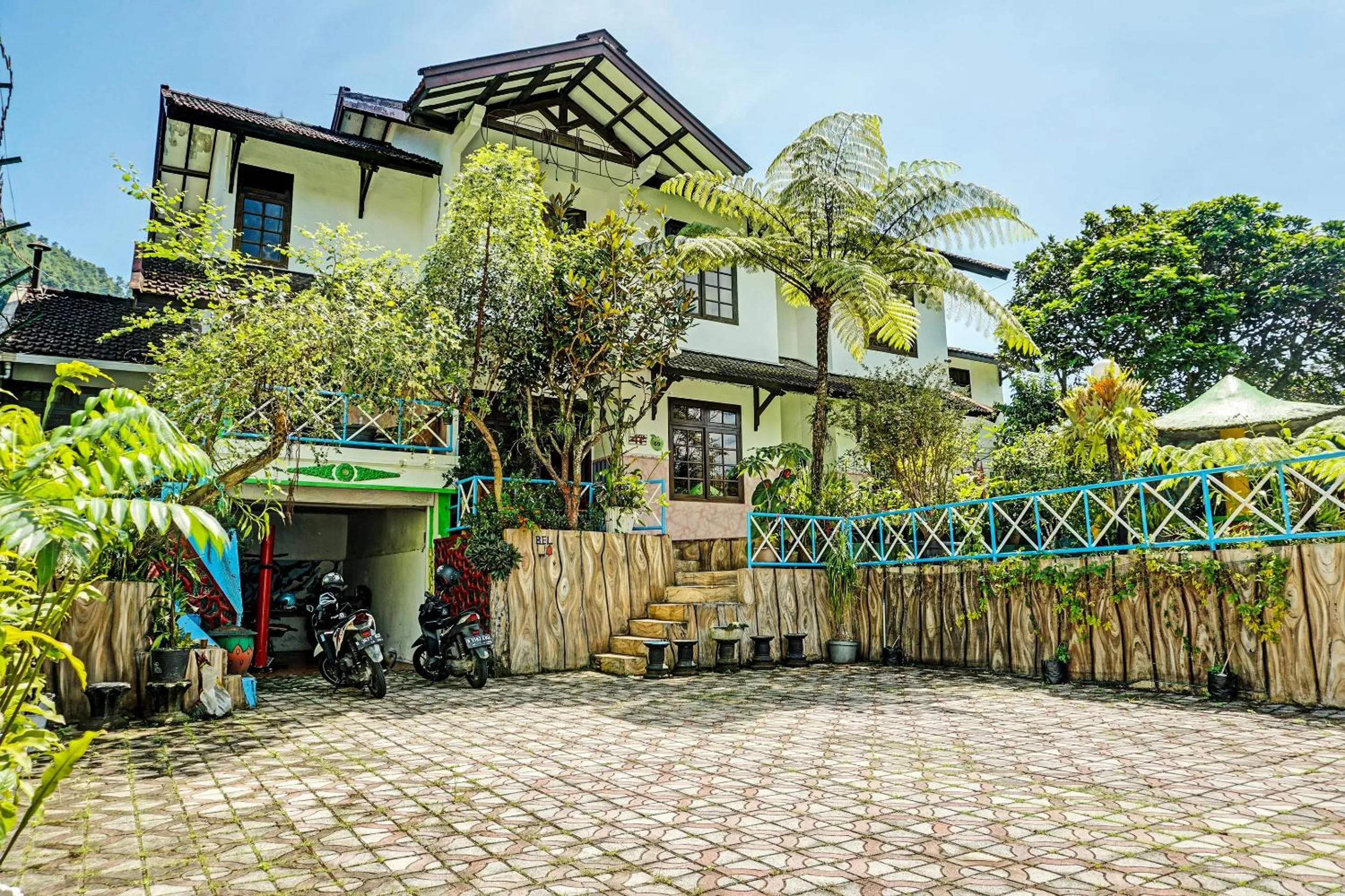 Facade/entrance in OYO Life 92376 Agape Villa