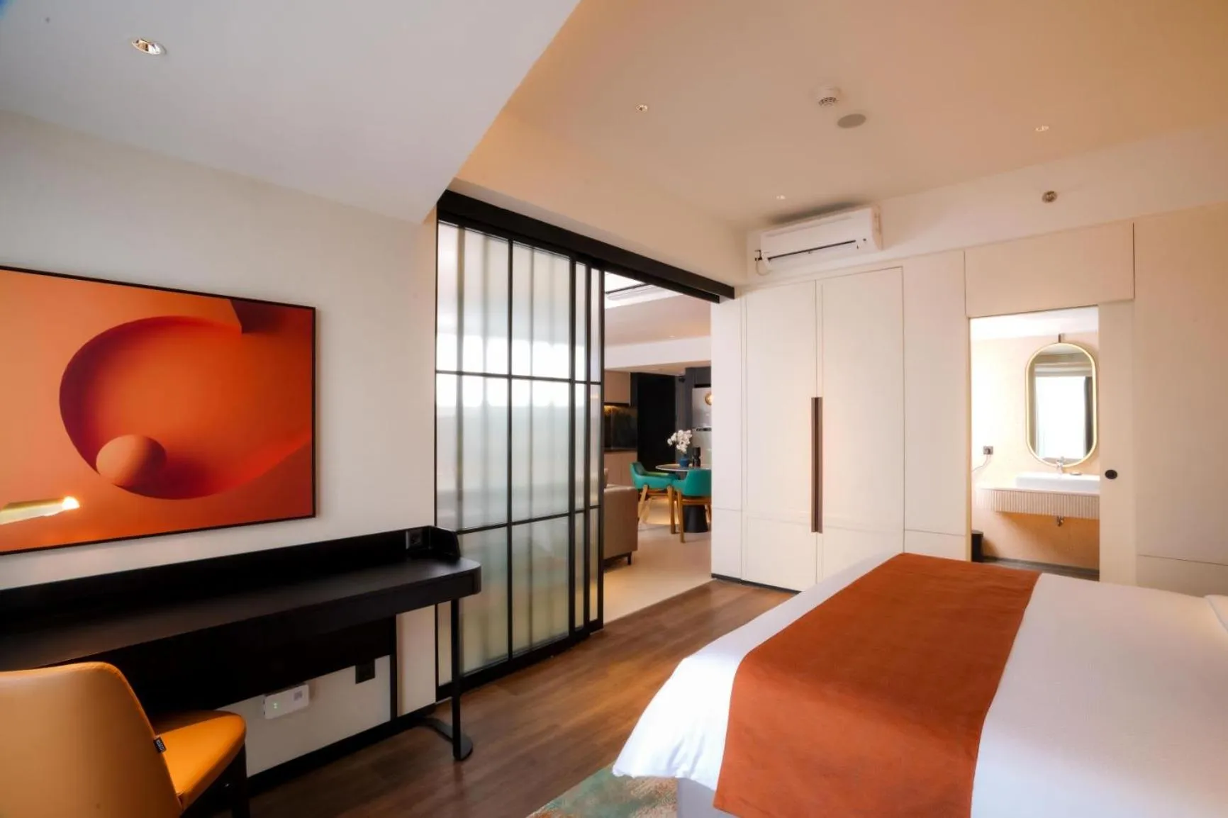 Photo of the whole room, Bed in Herloom Hotel & Residence BSD Tangerang