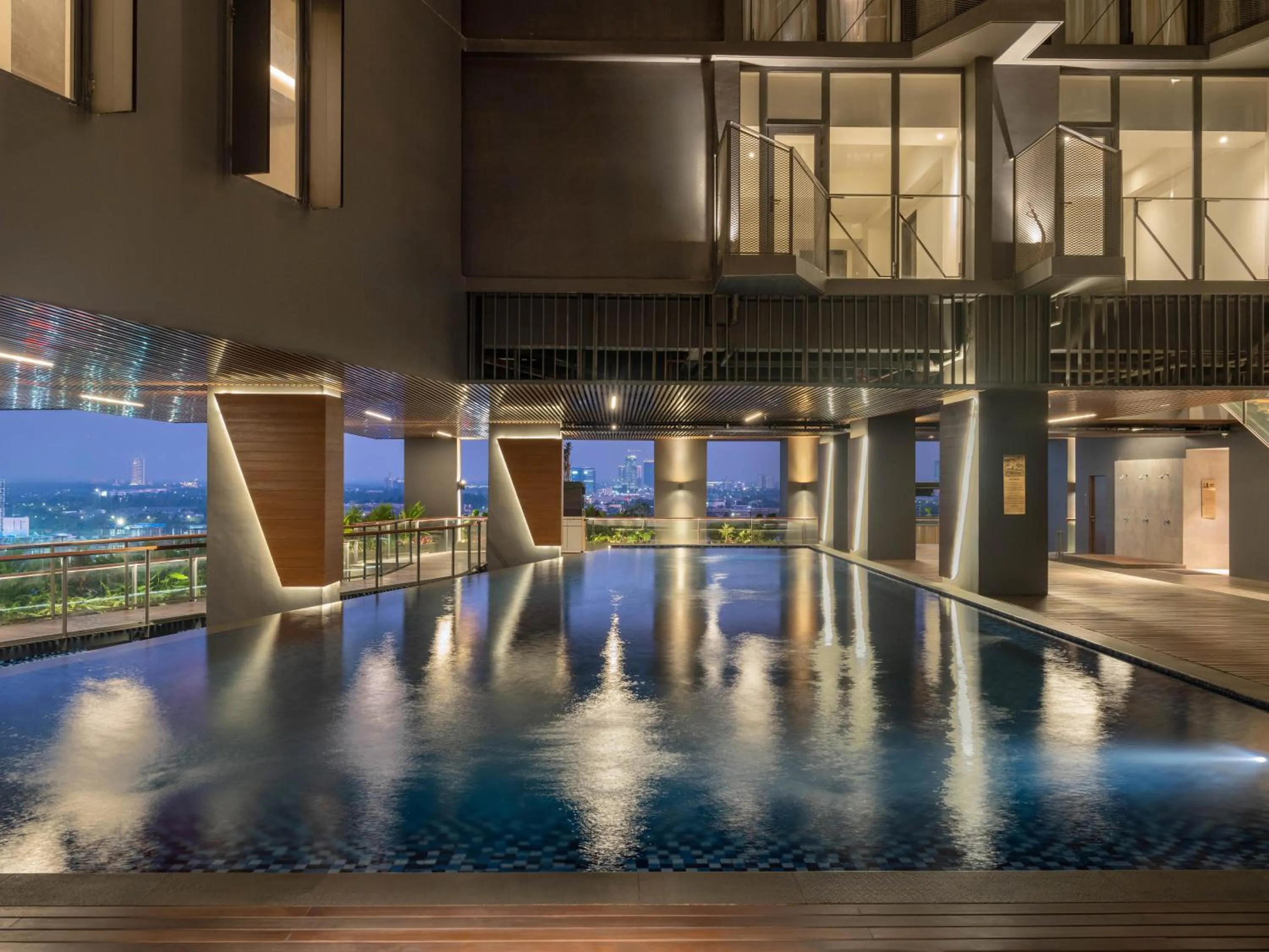 Swimming pool in Herloom Hotel & Residence BSD Tangerang