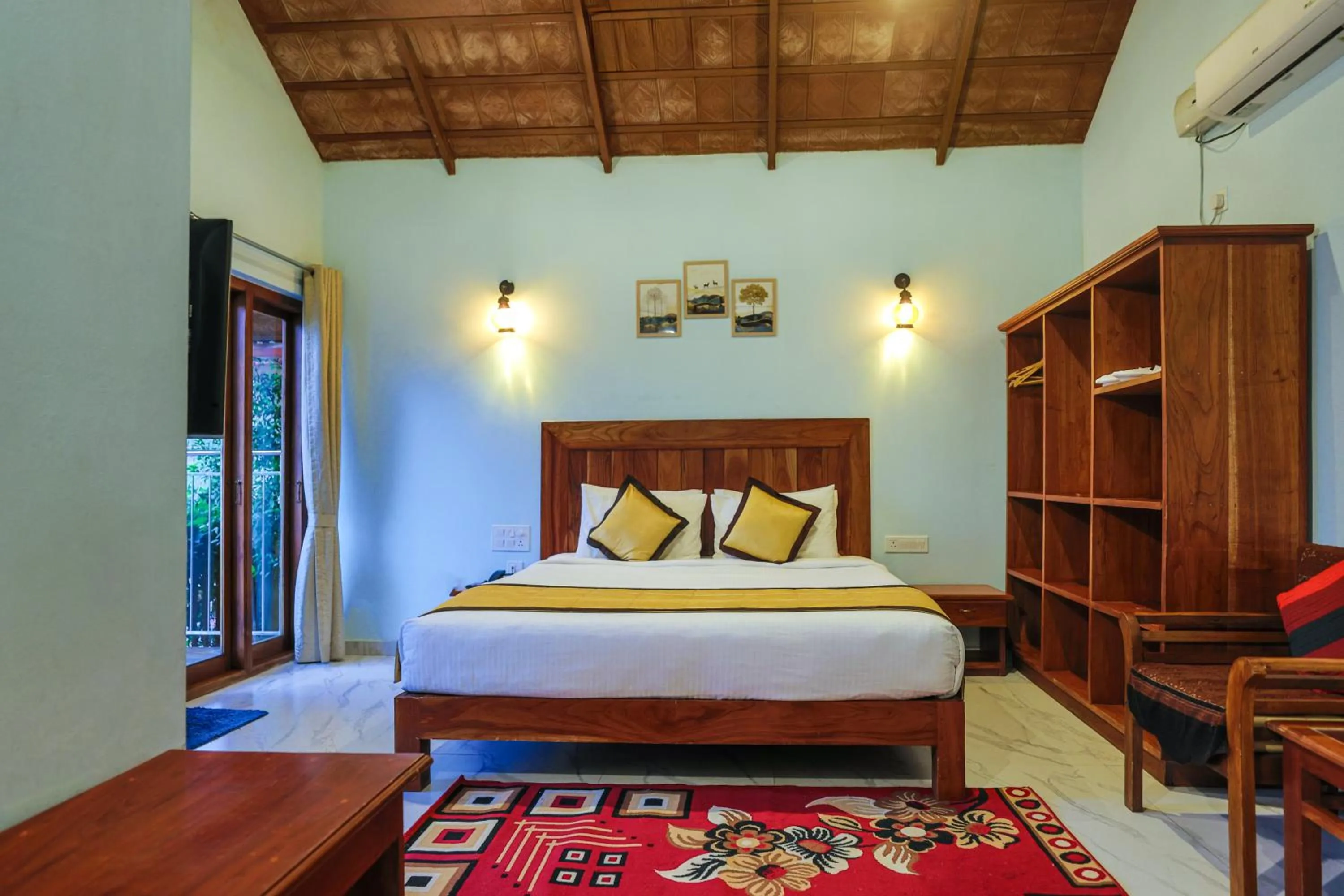Bedroom, Bed in Hill Crest Resort - Coorg