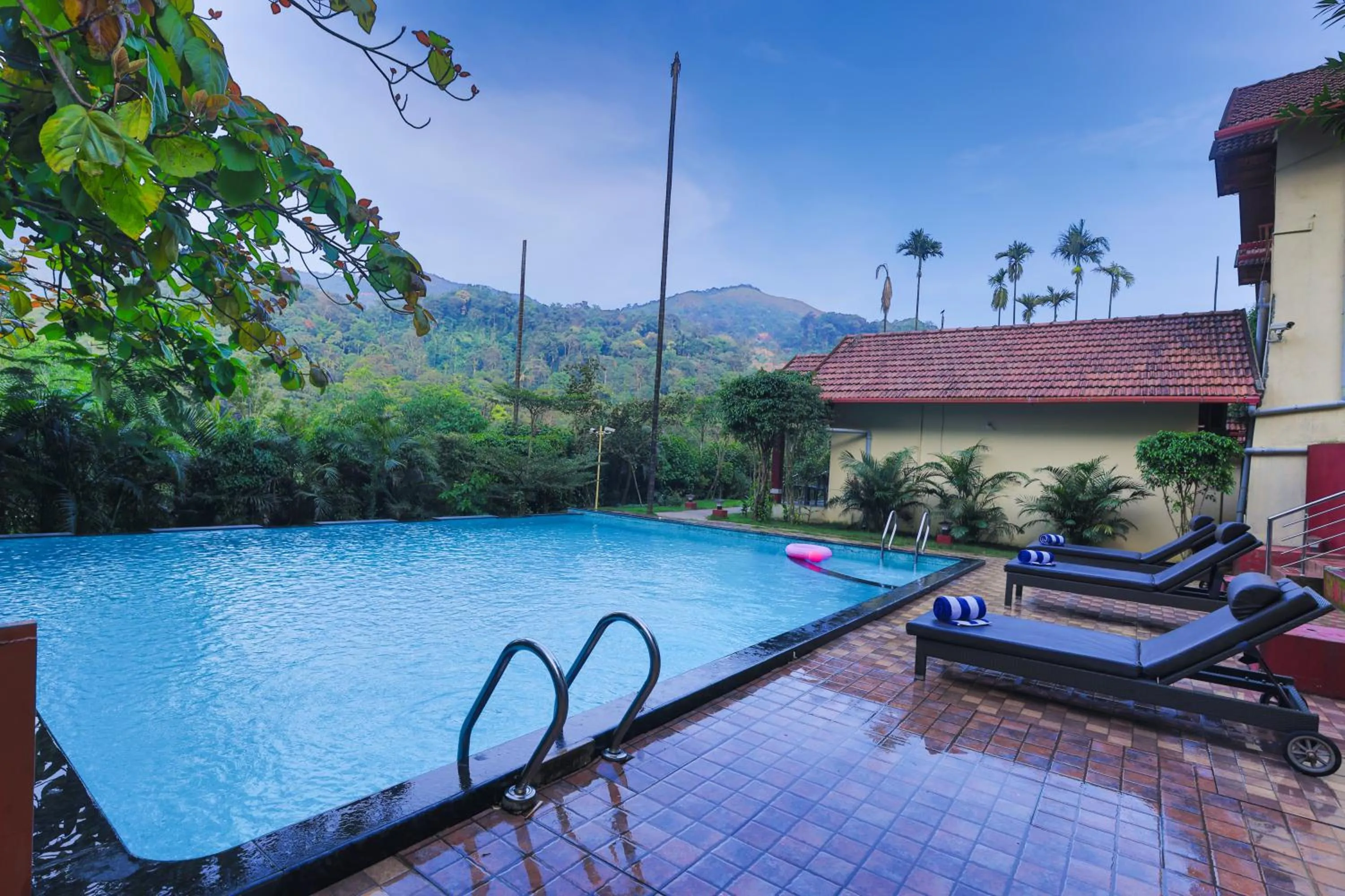 Swimming pool in Hill Crest Resort - Coorg