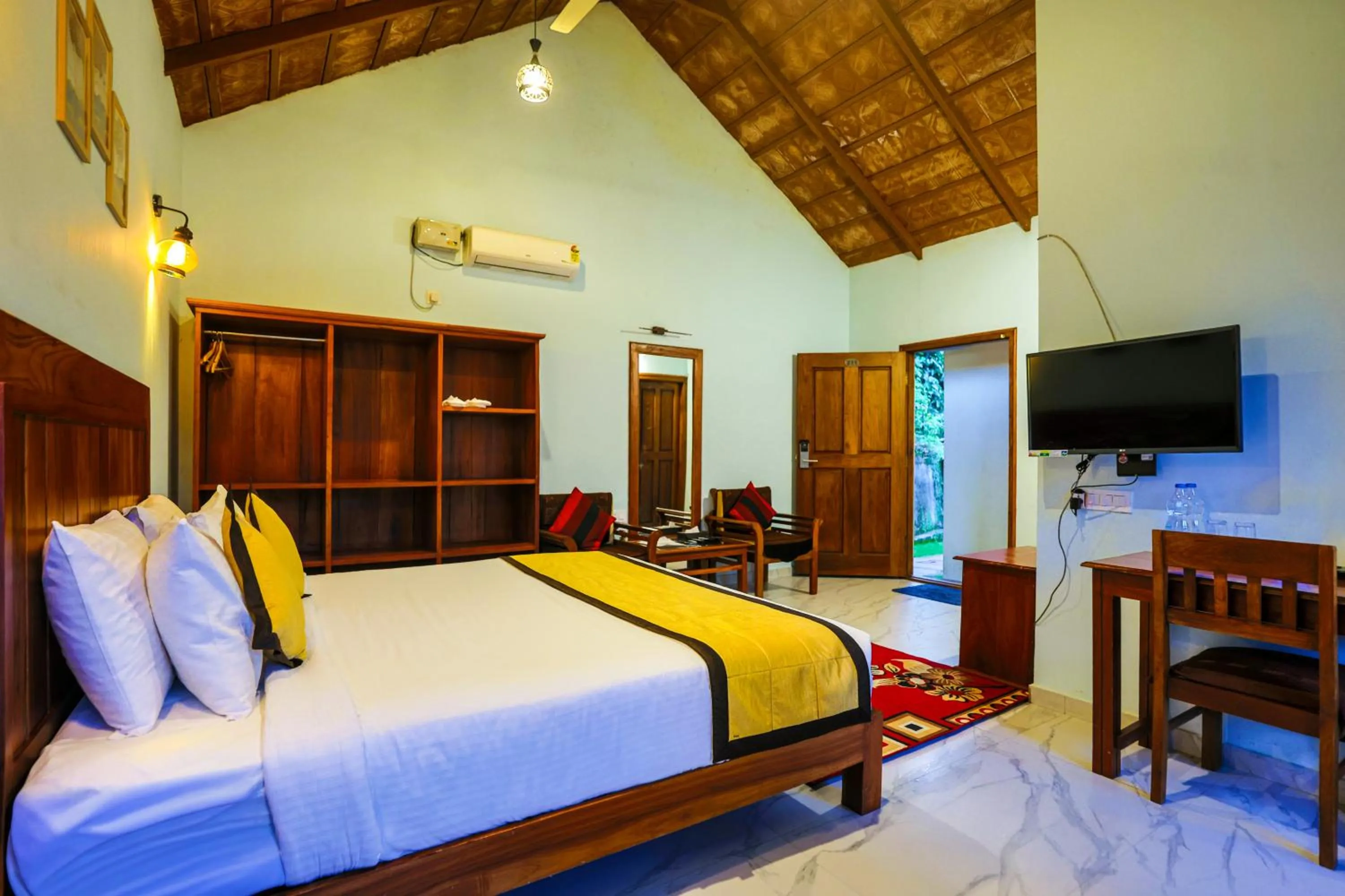 Bedroom, Bed in Hill Crest Resort - Coorg