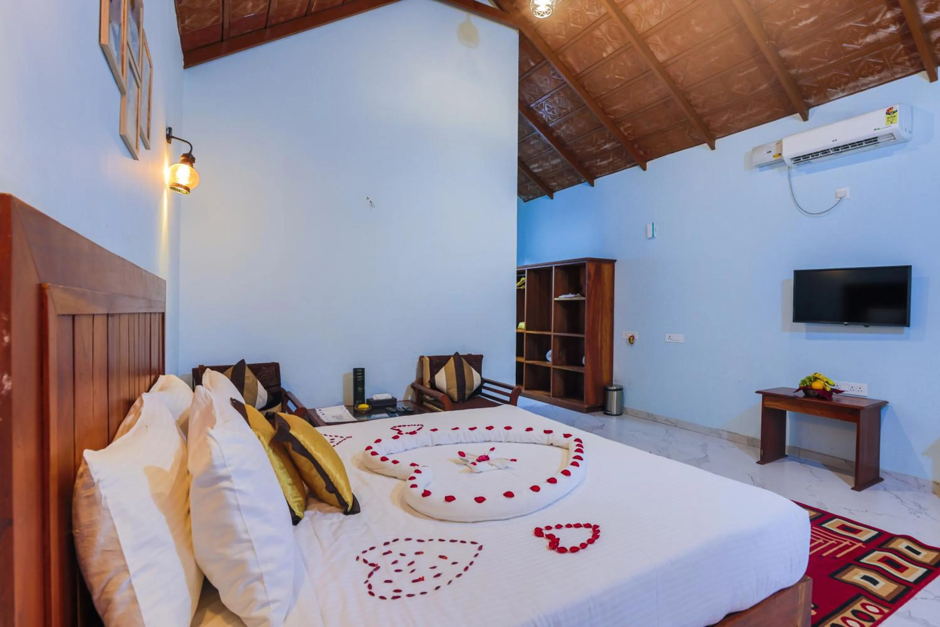Bed in Hill Crest Resort - Coorg