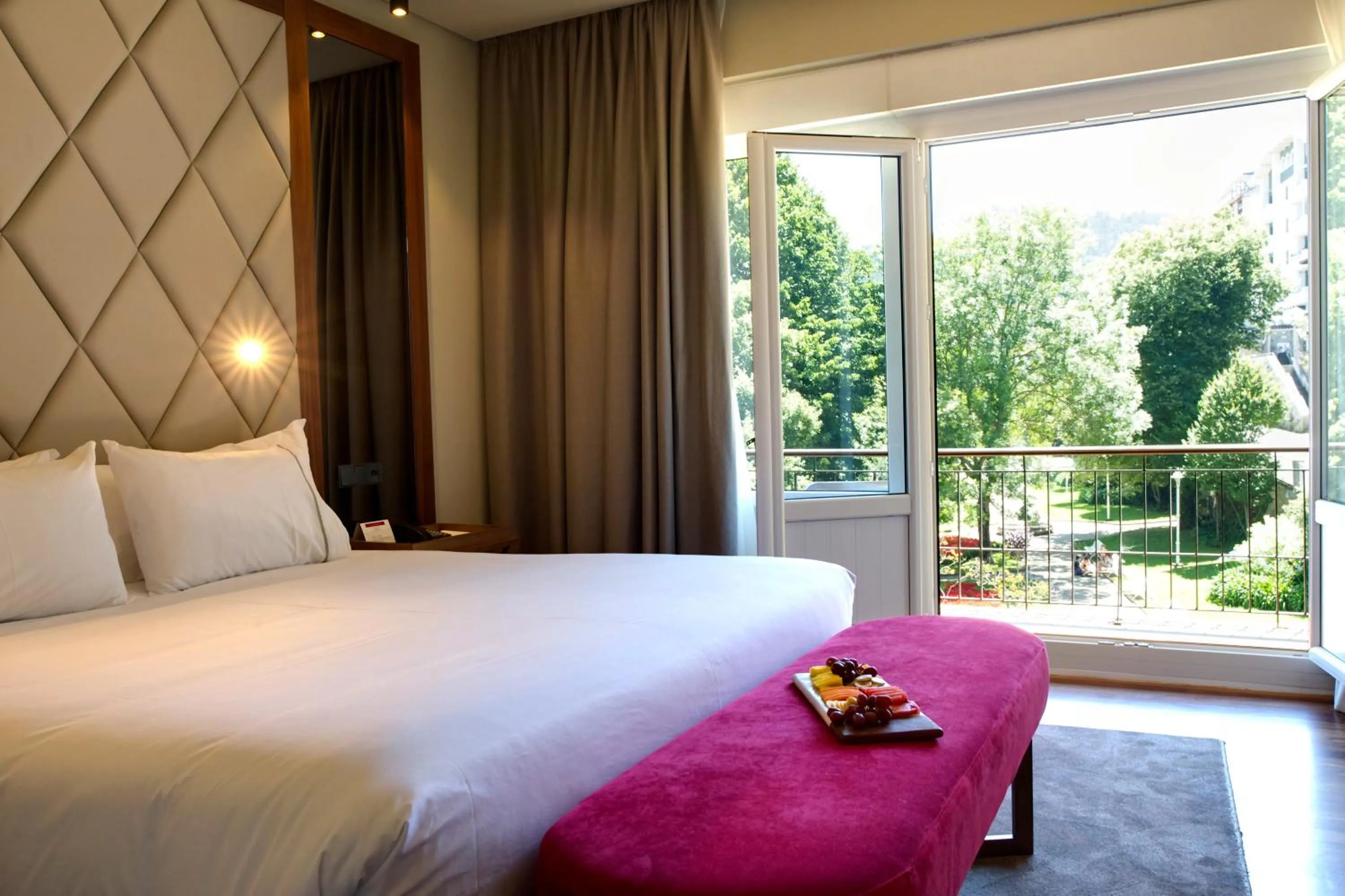 Balcony/Terrace, Bed in Hotel Silken Palacio Uribarren