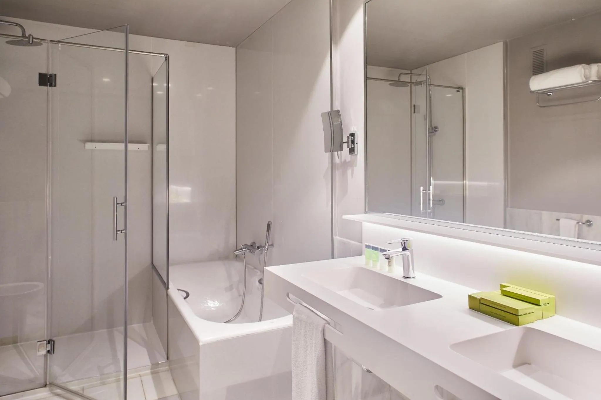 Shower in Hotel Silken Palacio Uribarren