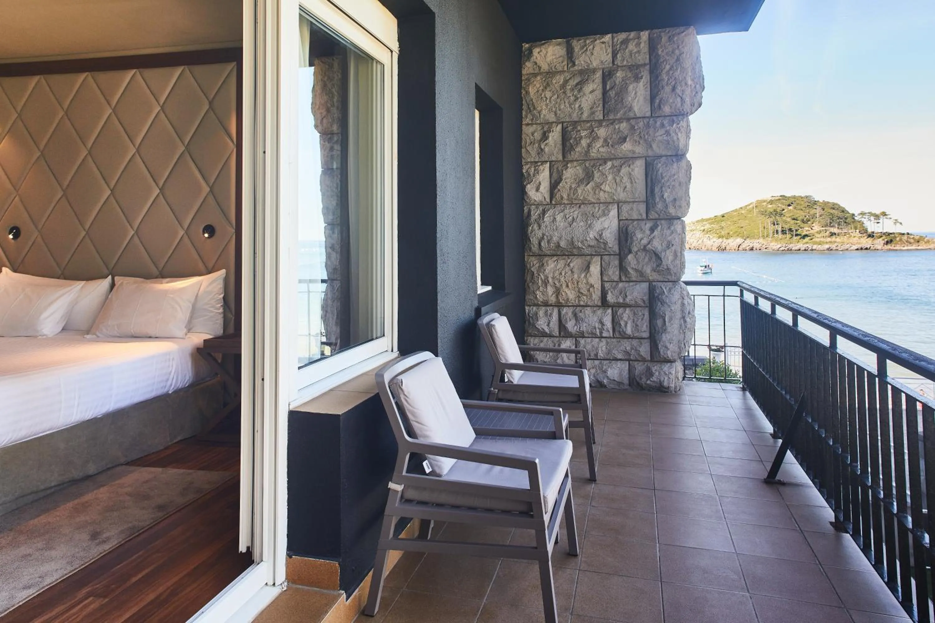 Balcony/Terrace in Hotel Silken Palacio Uribarren