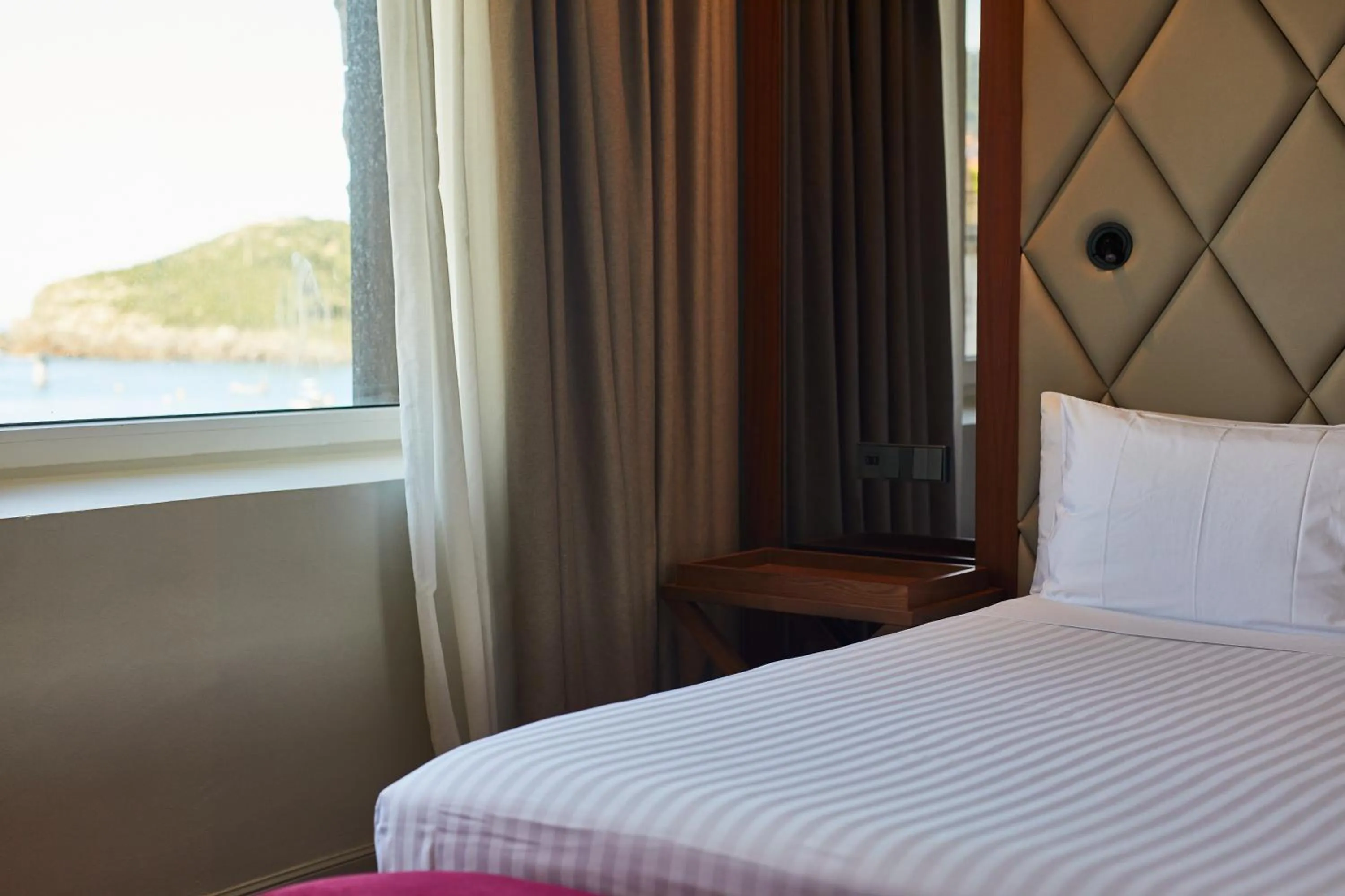 Bedroom, Bed in Hotel Silken Palacio Uribarren