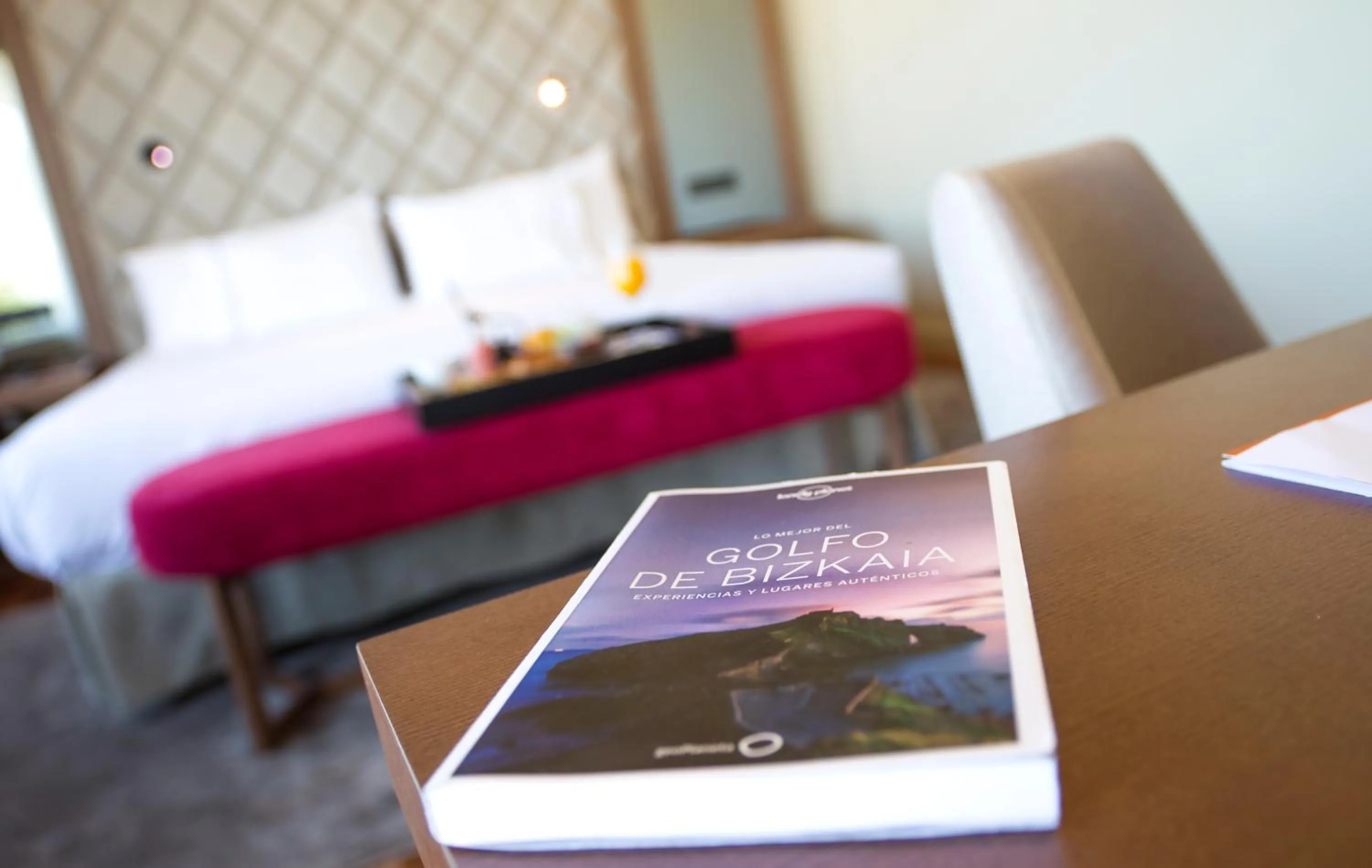 Photo of the whole room, Bed in Hotel Silken Palacio Uribarren