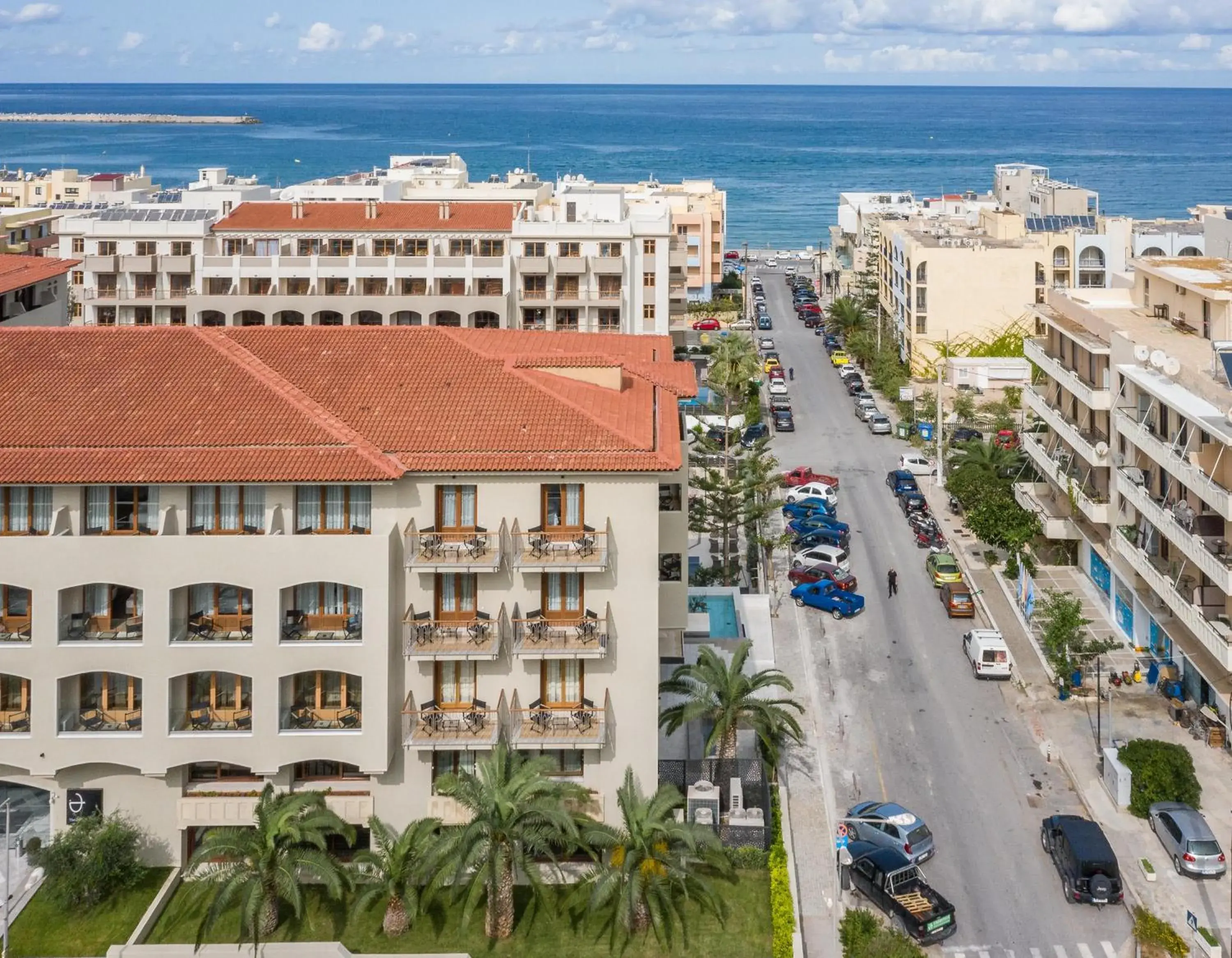 Property building in Theartemis Palace Property building in Theartemis Palace