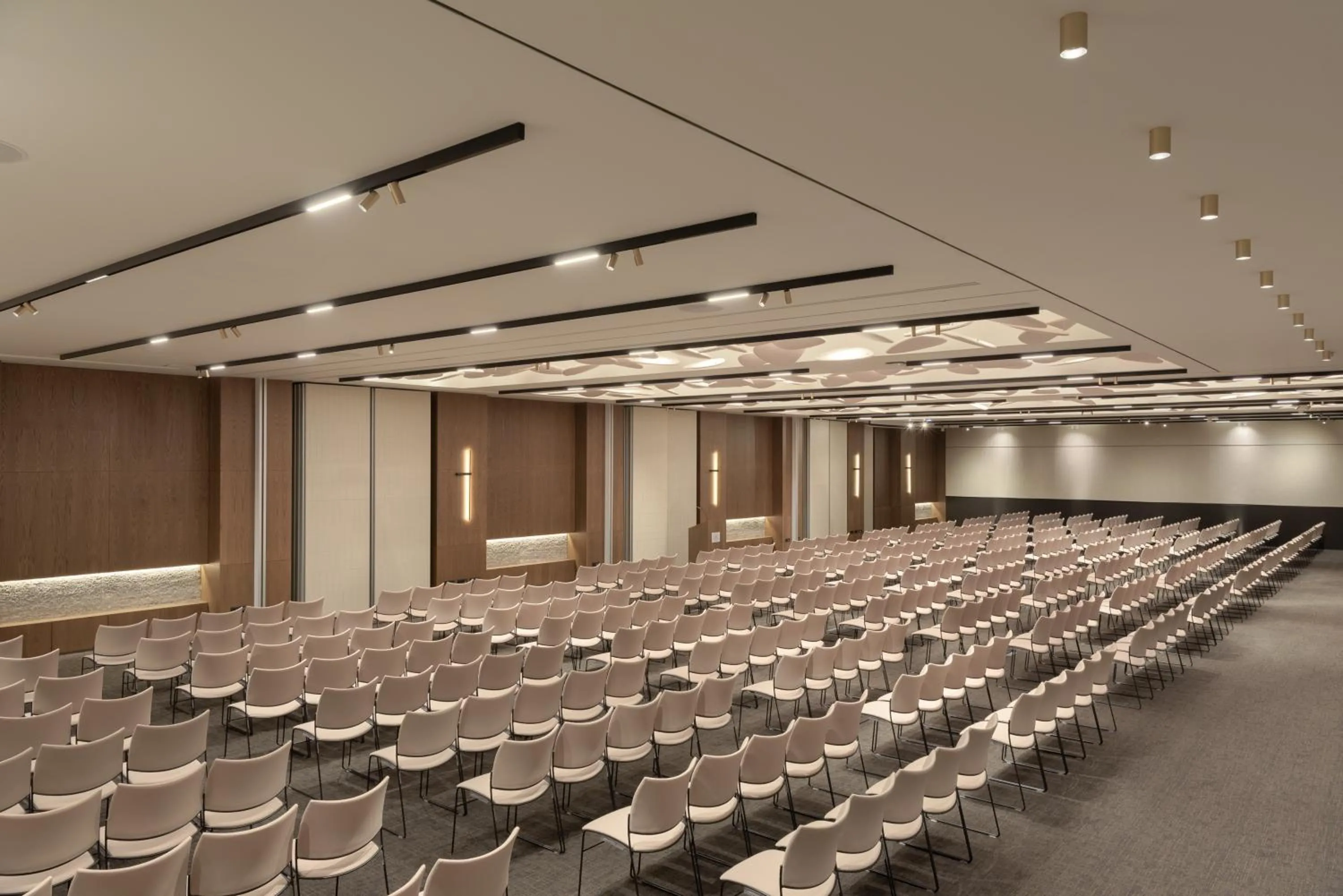 Meeting/conference room in Theartemis Palace