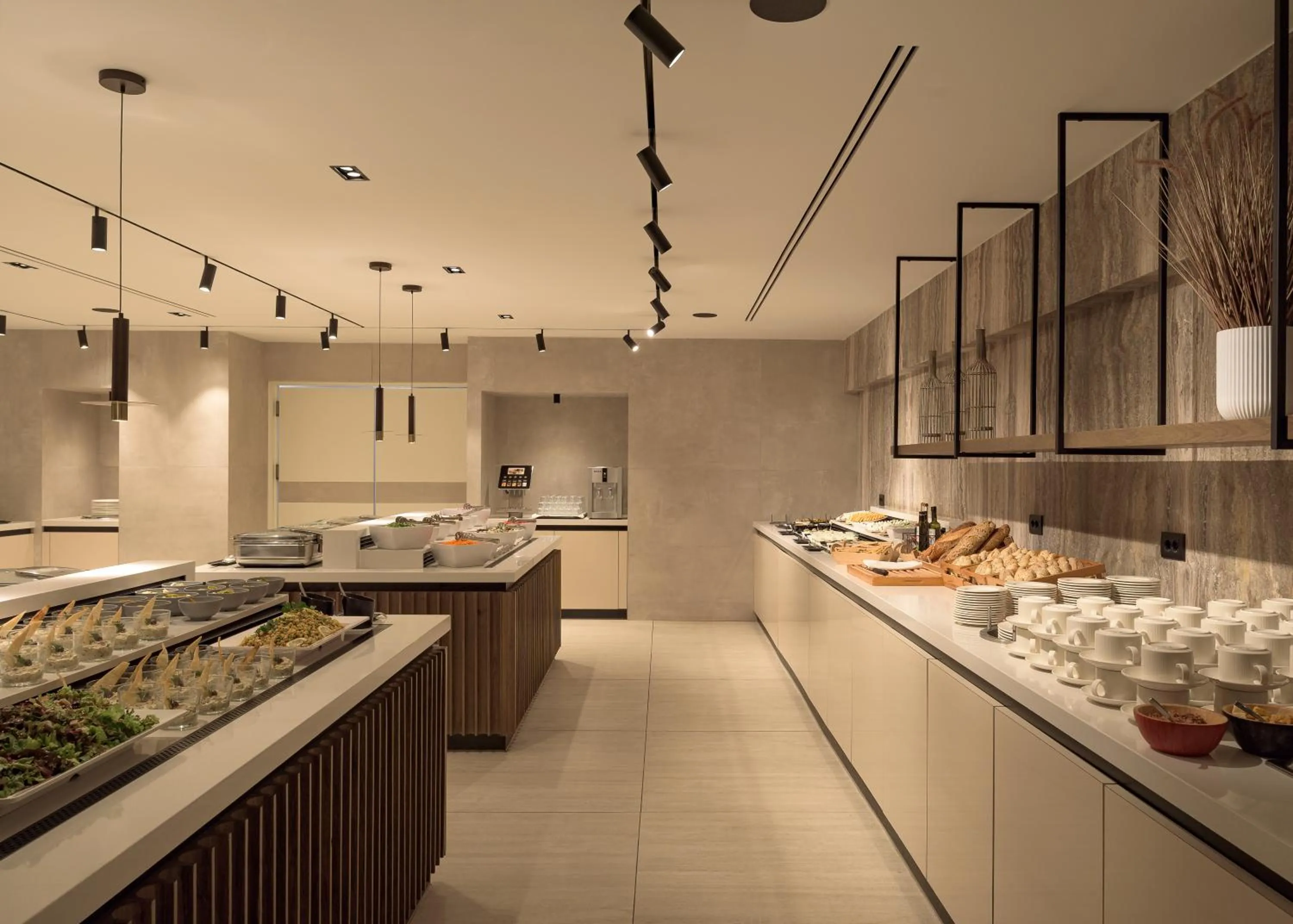 Restaurant/places to eat in Theartemis Palace