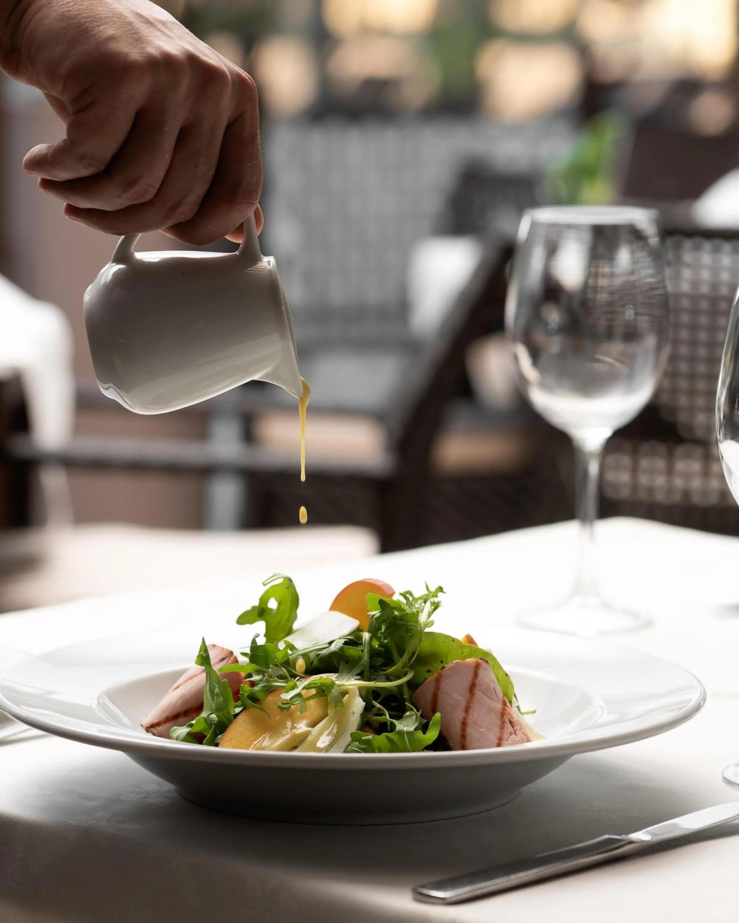 Restaurant/places to eat in Theartemis Palace