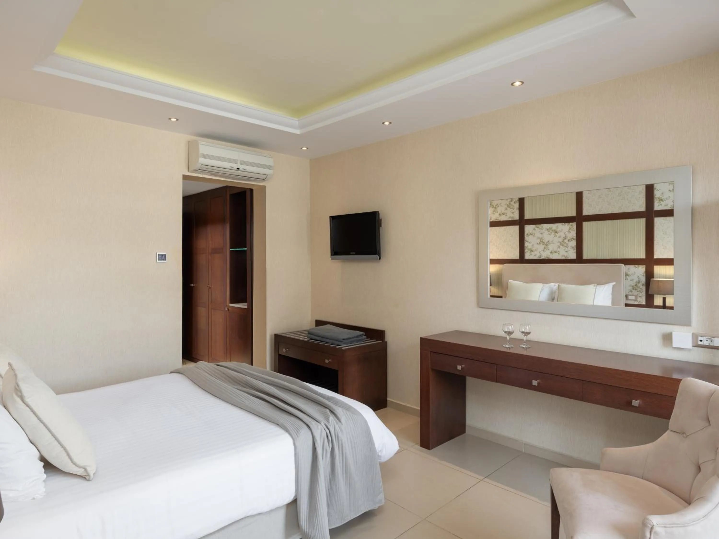 Bedroom, Bed in Theartemis Palace