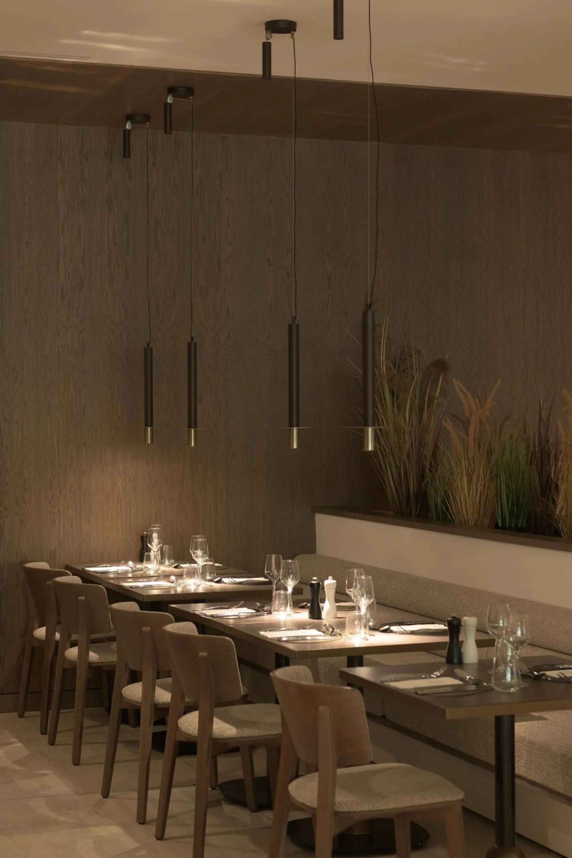 Restaurant/places to eat in Theartemis Palace