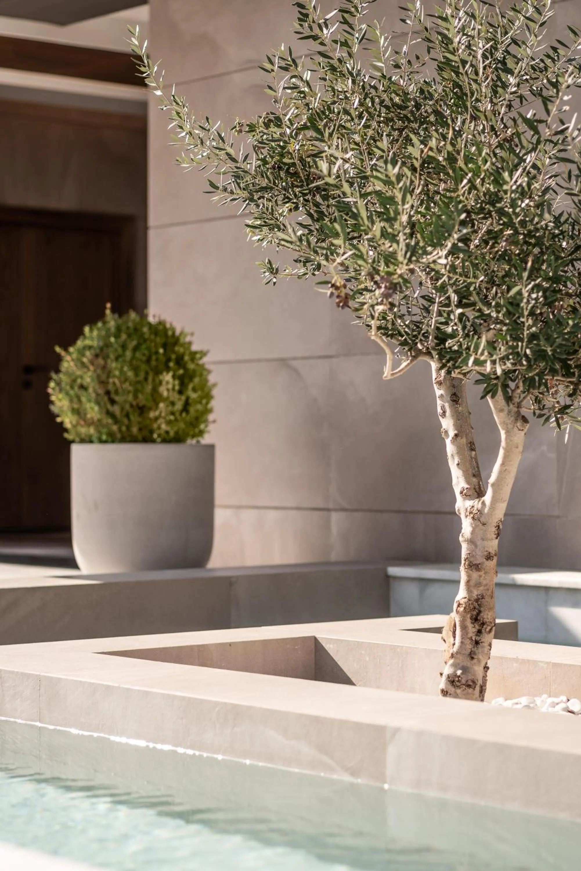 Property building in Theartemis Palace