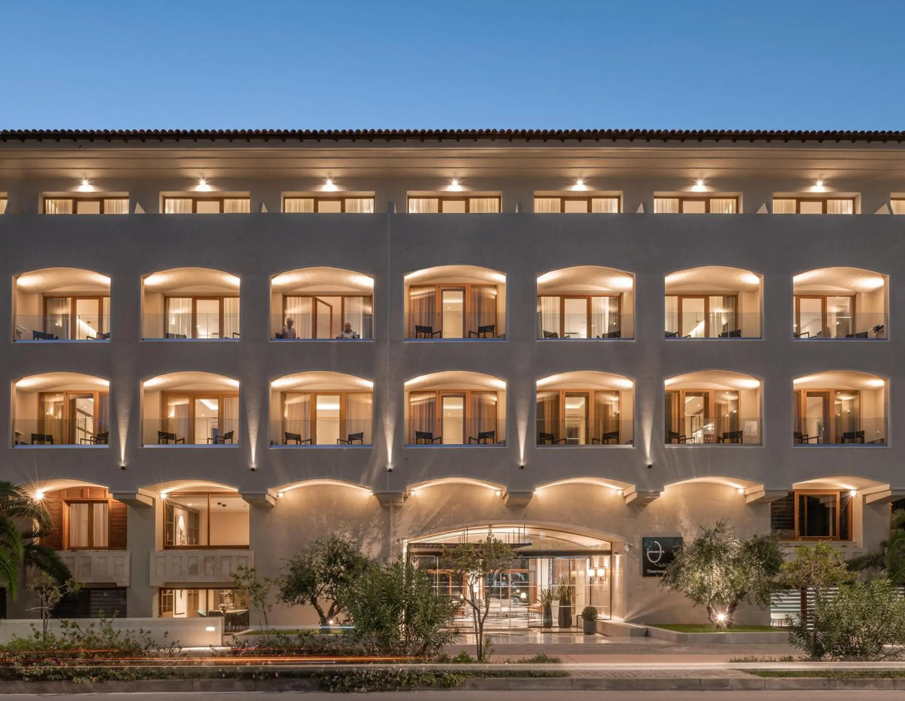 Property building in Theartemis Palace Property building in Theartemis Palace