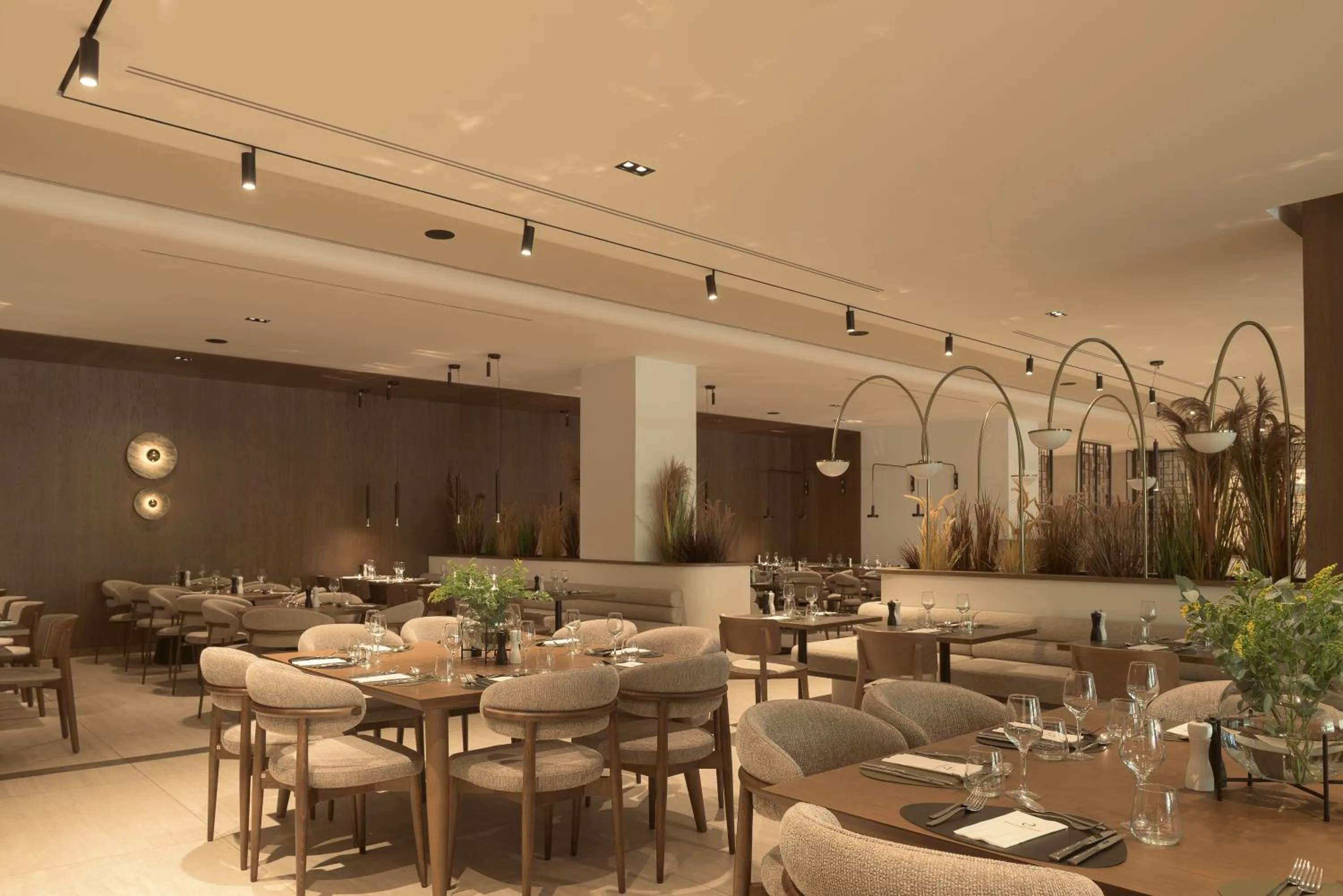 Restaurant/places to eat in Theartemis Palace