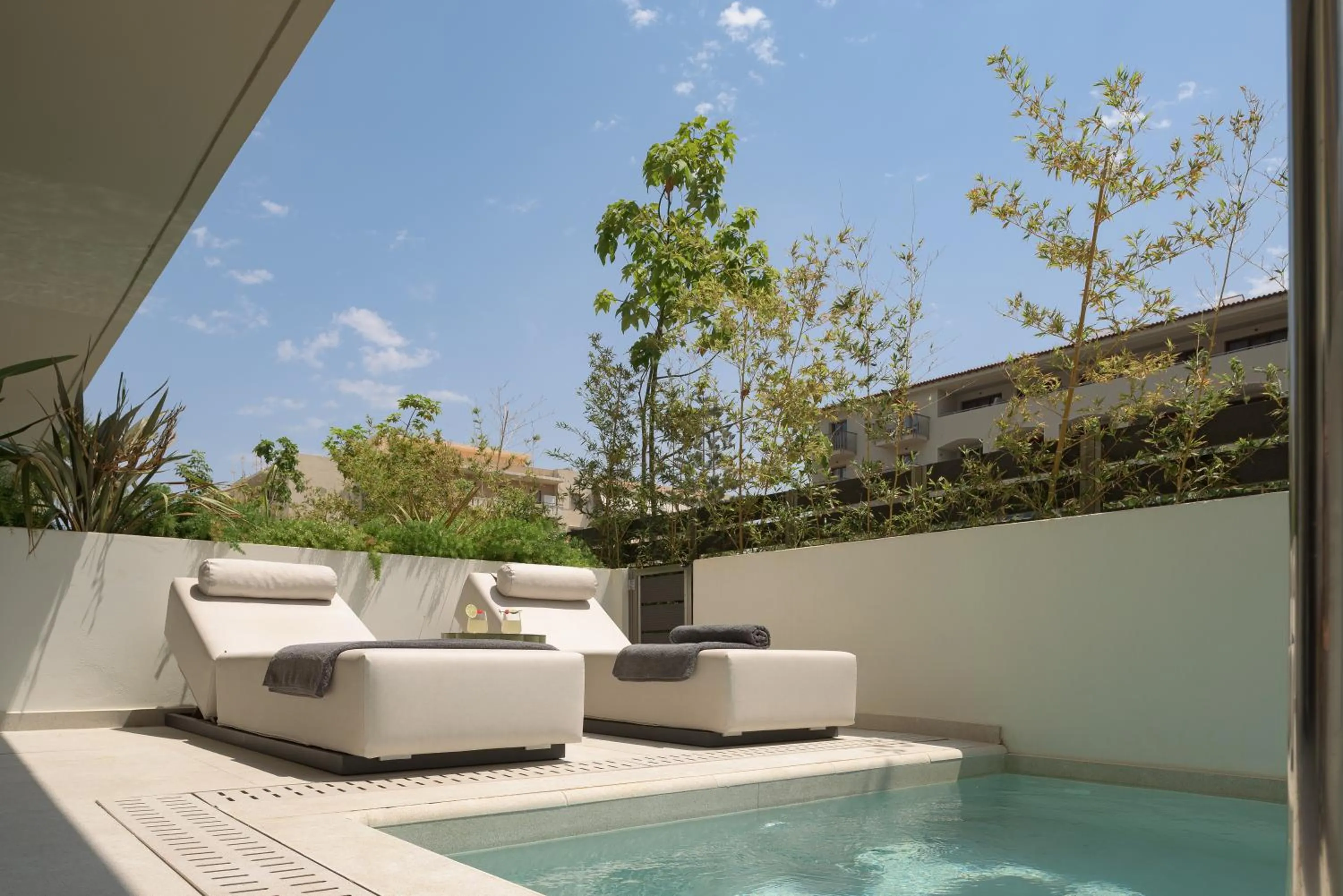 Day in Theartemis Palace