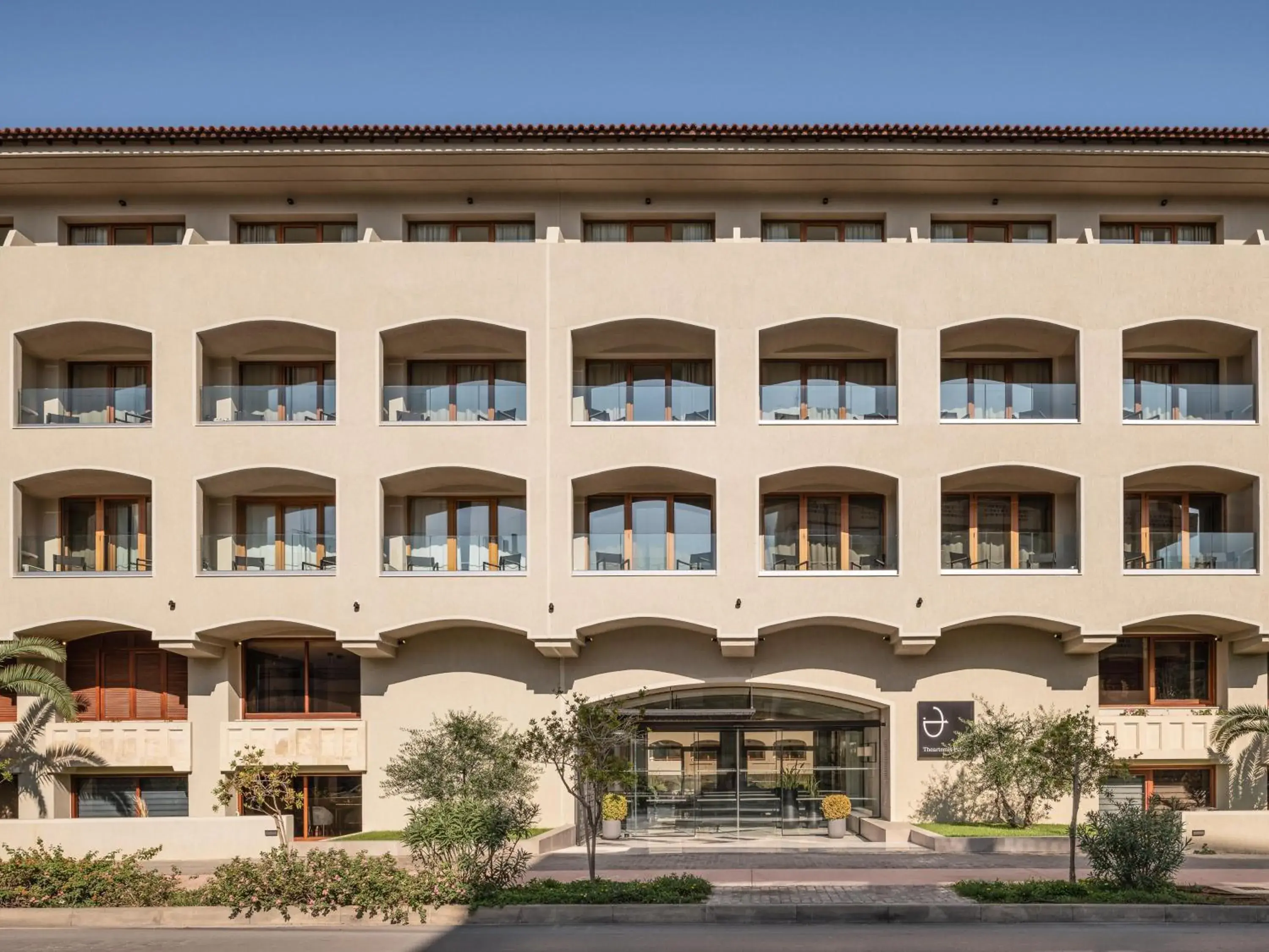 Property building in Theartemis Palace Property building in Theartemis Palace