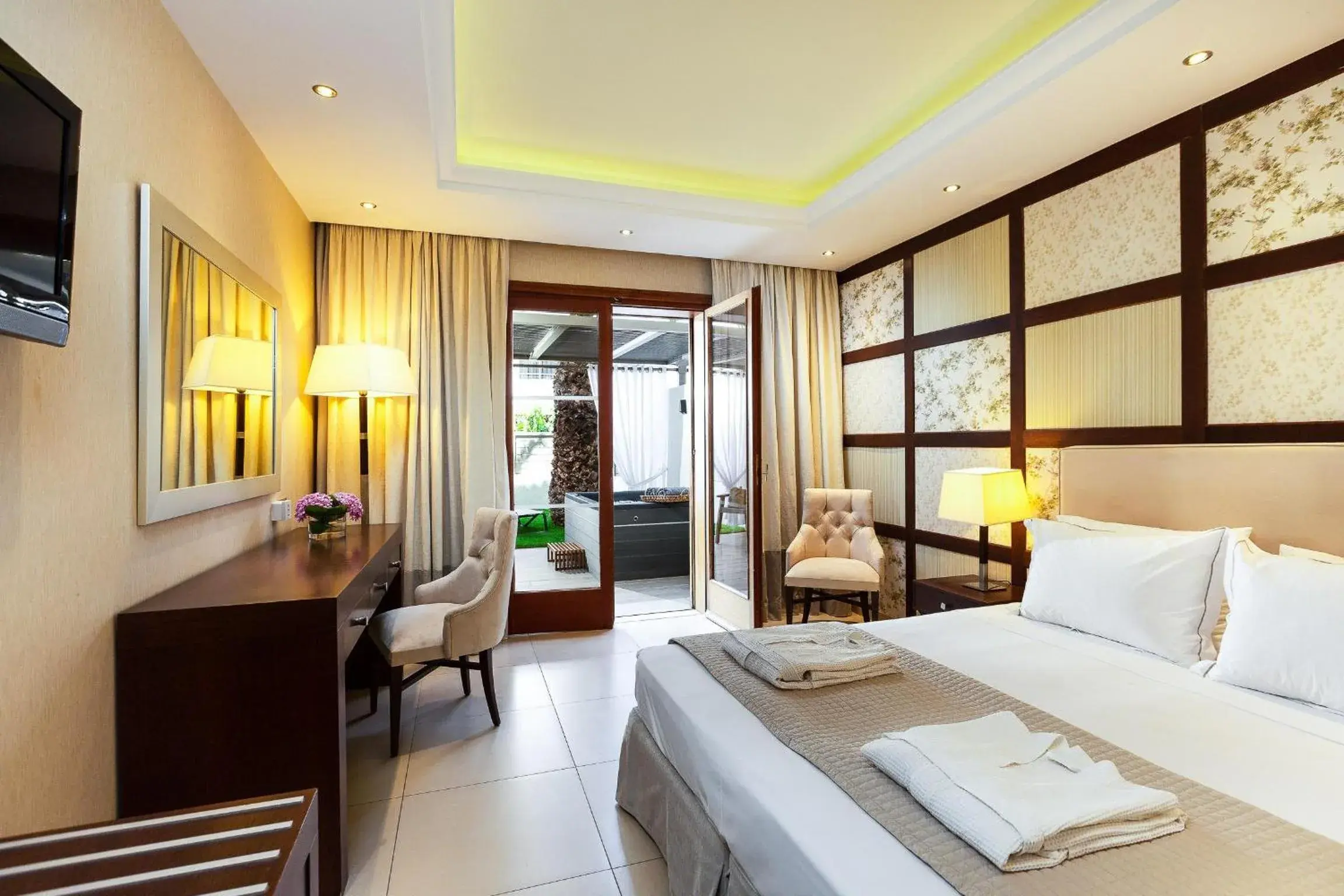 Superior Room with Outdoor Jetted Tub in Theartemis Palace Superior Room with Outdoor Jetted Tub in Theartemis Palace