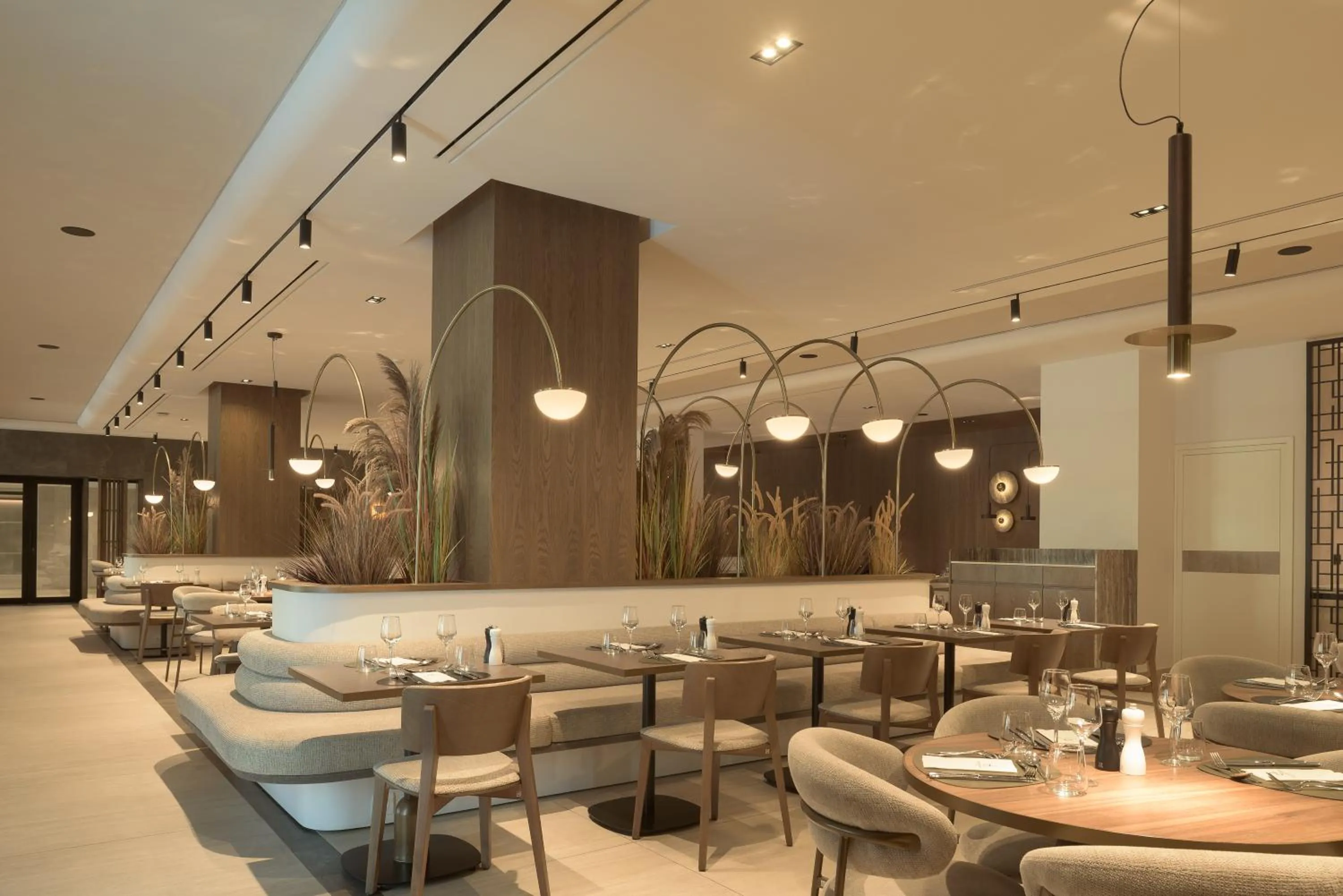 Restaurant/places to eat in Theartemis Palace