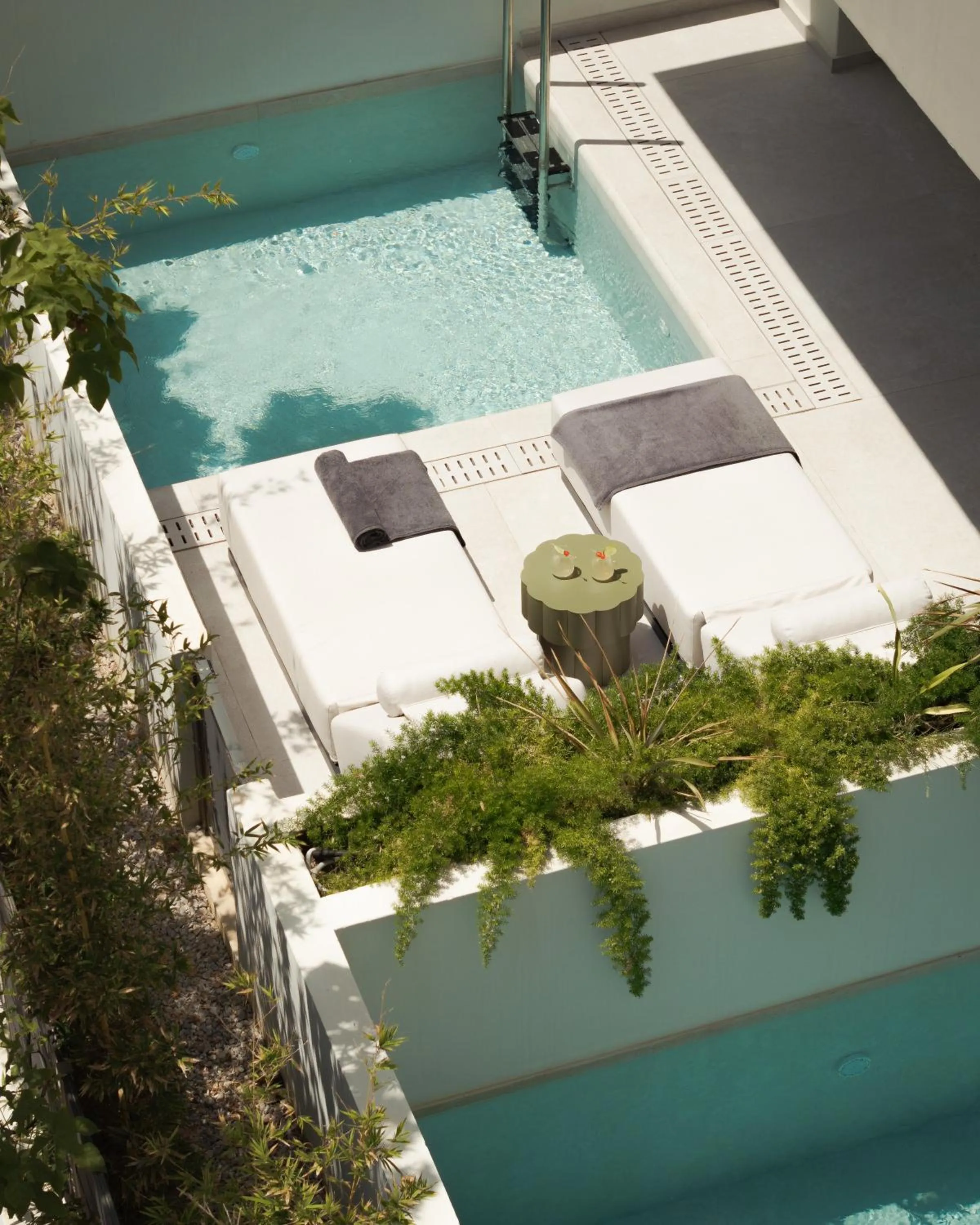 Swimming pool in Theartemis Palace