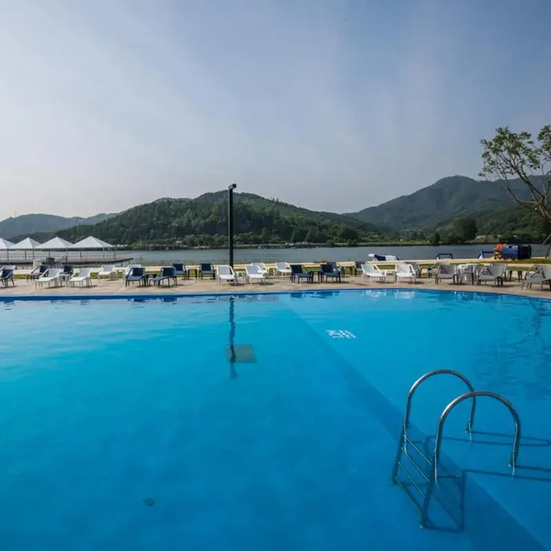 Pool view in Gapyeong Parotia Waterhouse Pool view in Gapyeong Parotia Waterhouse