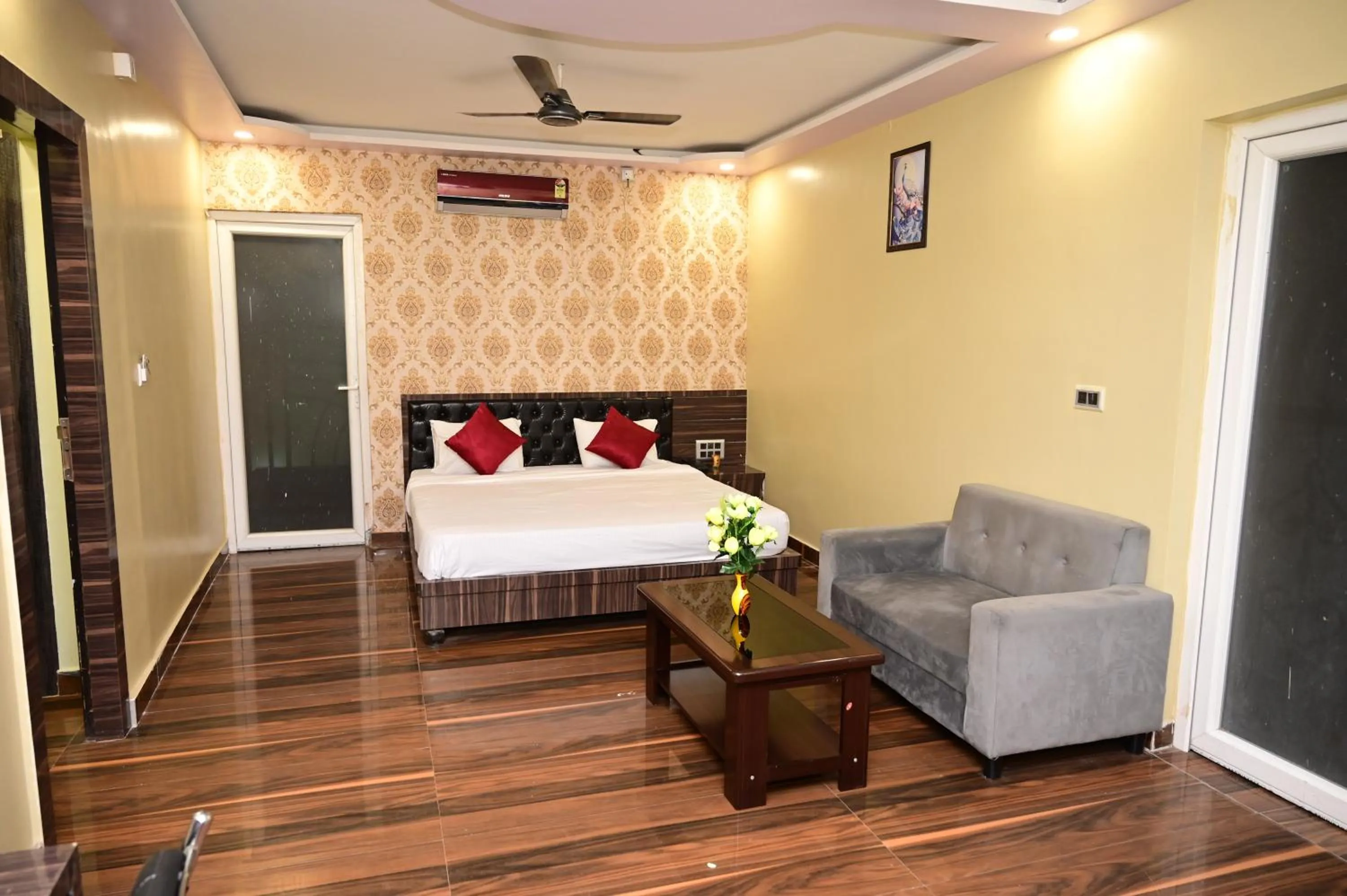 Bed in HOTEL GM INTERNATIONAL