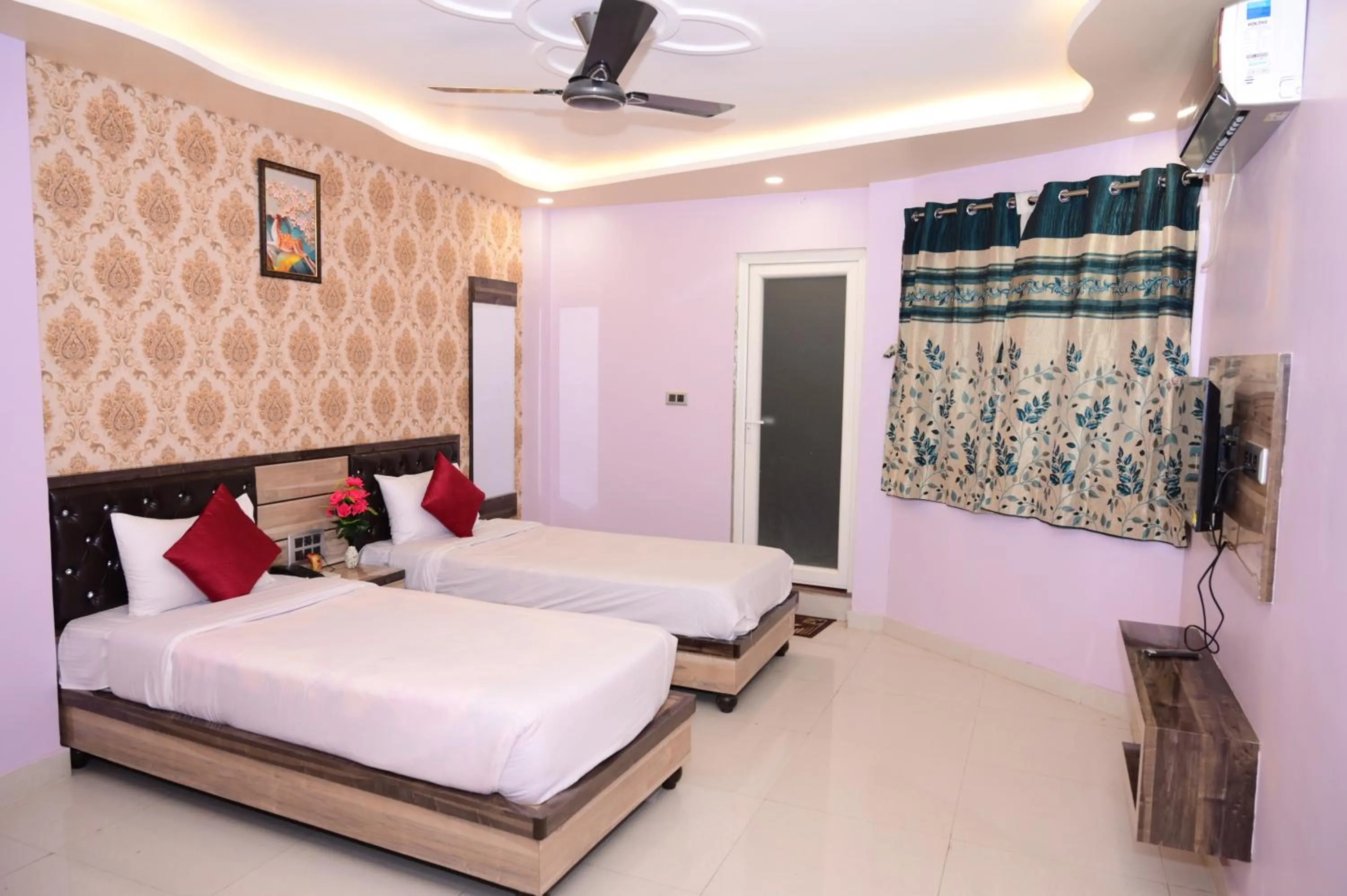 Photo of the whole room, Bed in HOTEL GM INTERNATIONAL