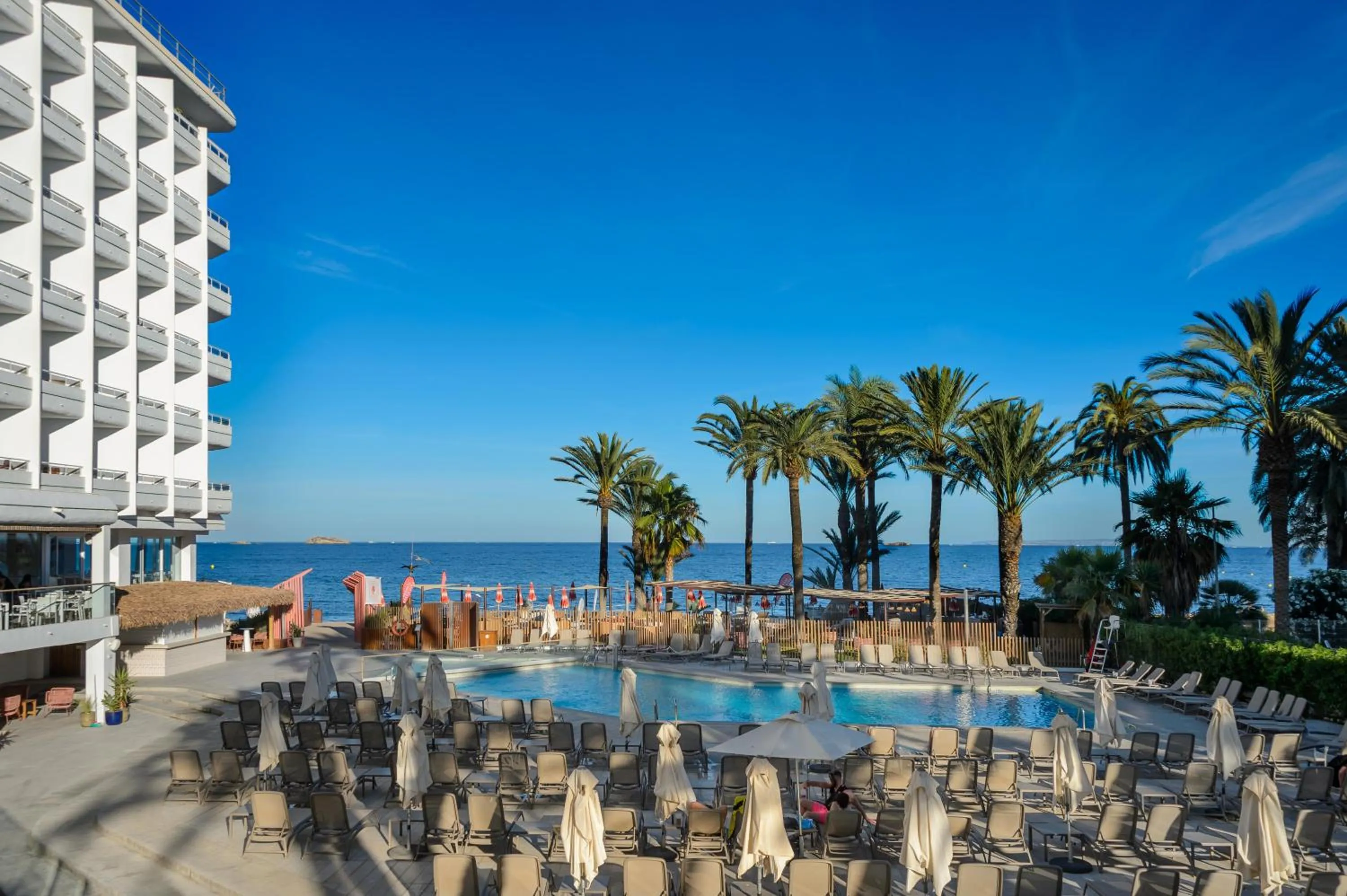 Swimming pool in Hotel Vibra Algarb