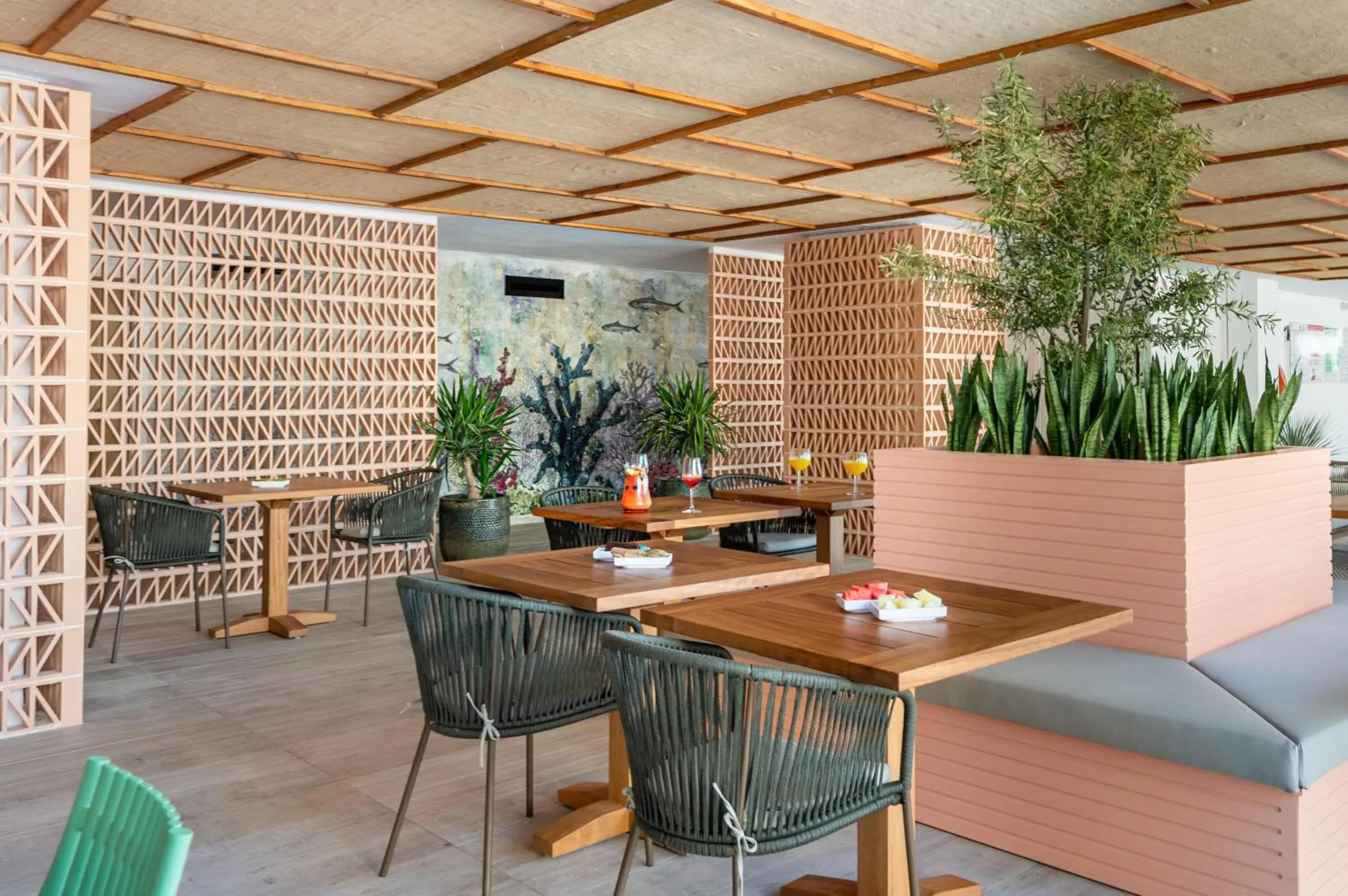 Lounge or bar in Hotel Vibra Algarb Lounge or bar in Hotel Vibra Algarb