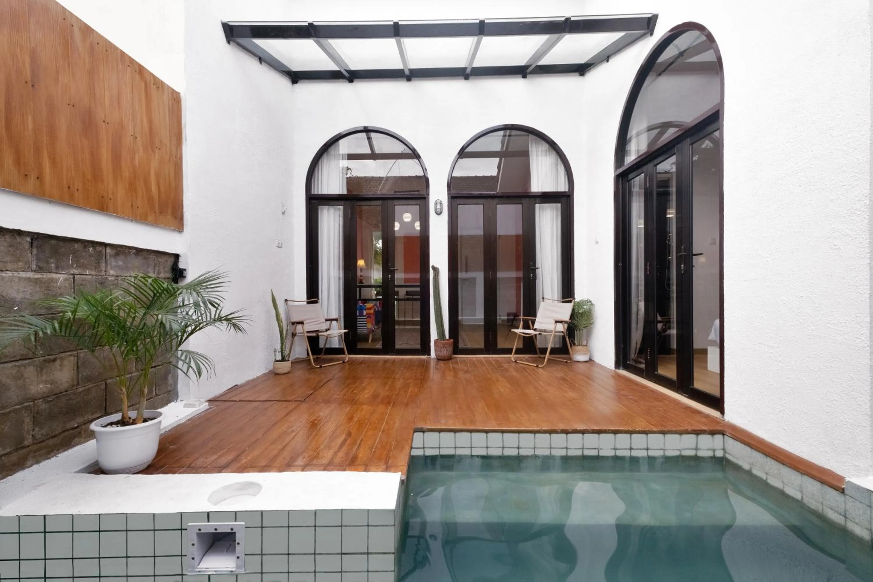 Swimming pool in Roemah Renjana Rosie Makassar