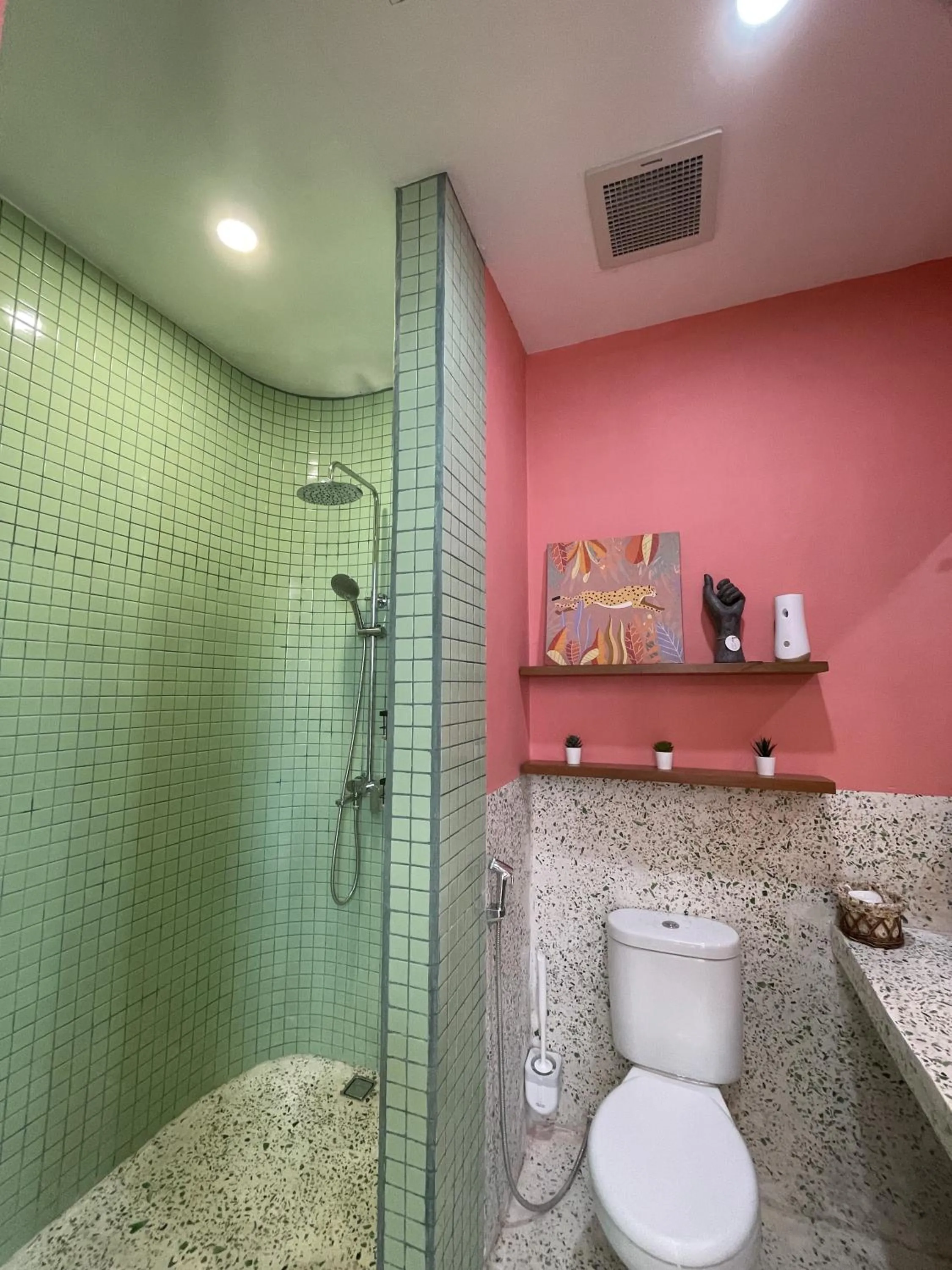 Bathroom in Roemah Renjana Rosie Makassar