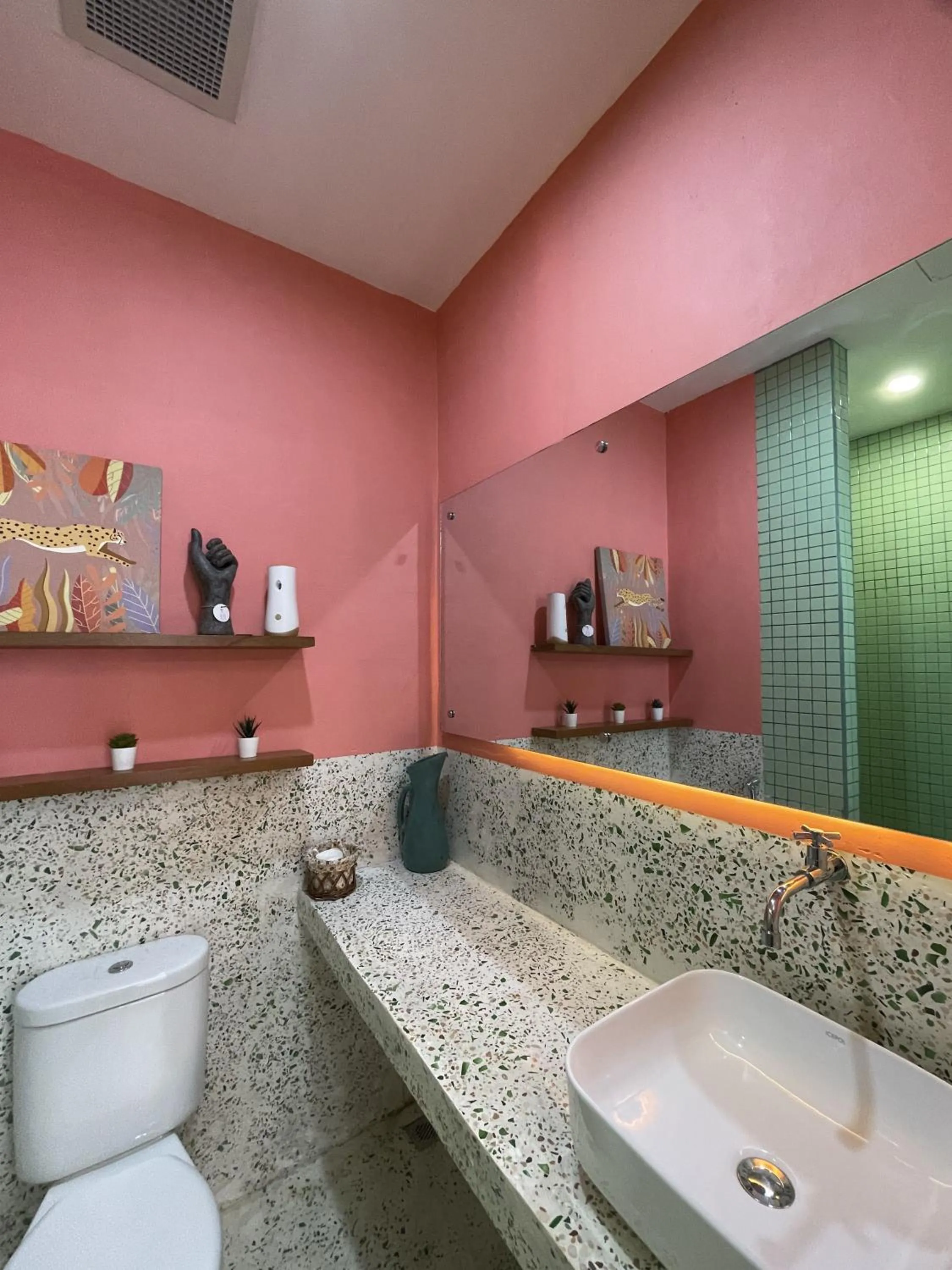 Bathroom in Roemah Renjana Rosie Makassar