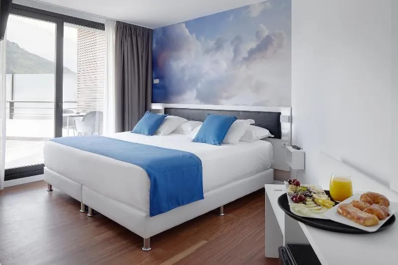 Bedroom, Bed in Hotel & Thalasso Villa Antilla - Habitaciones con Terraza - Thalasso incluida