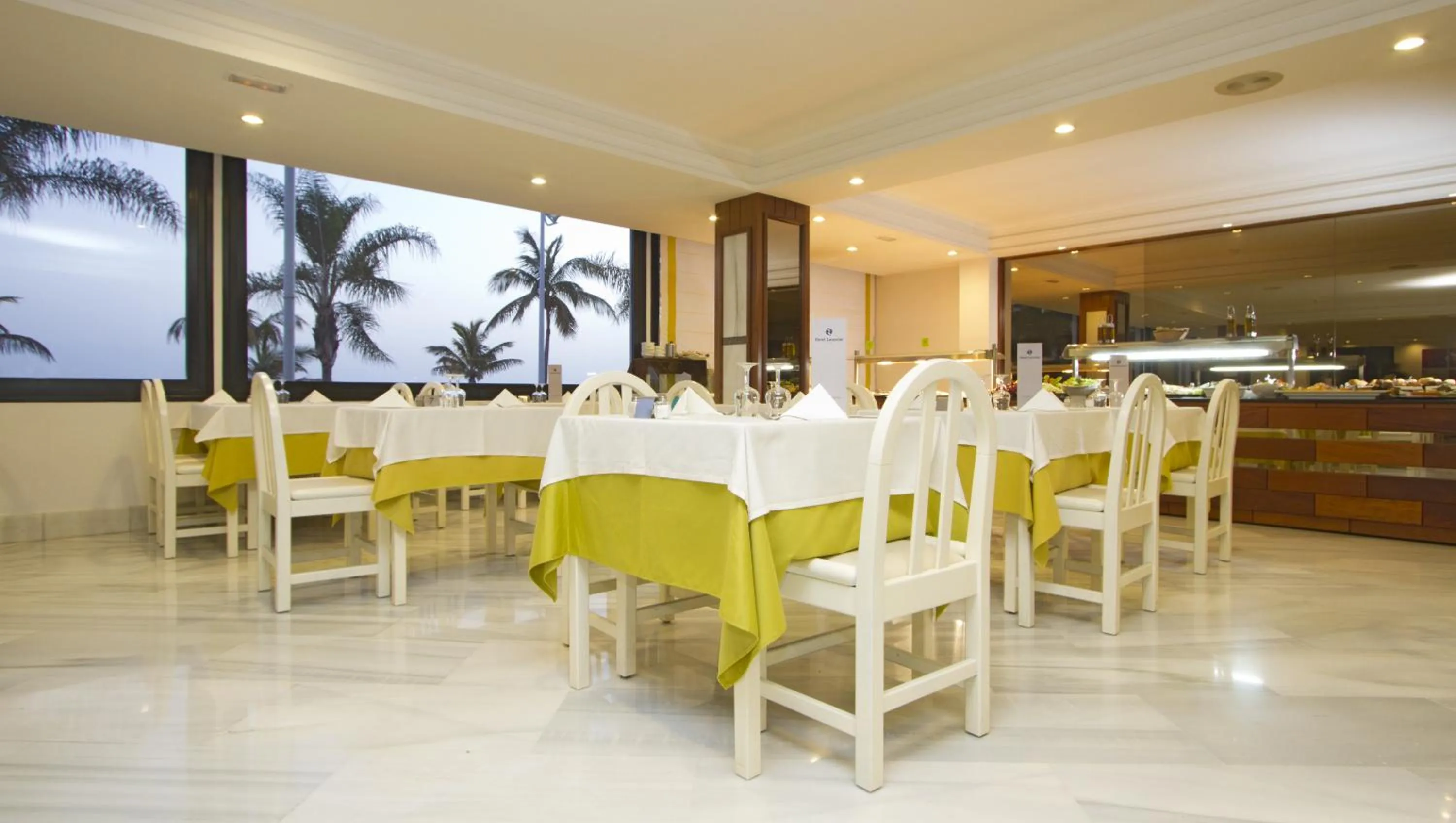 Restaurant/places to eat in Hotel Lancelot