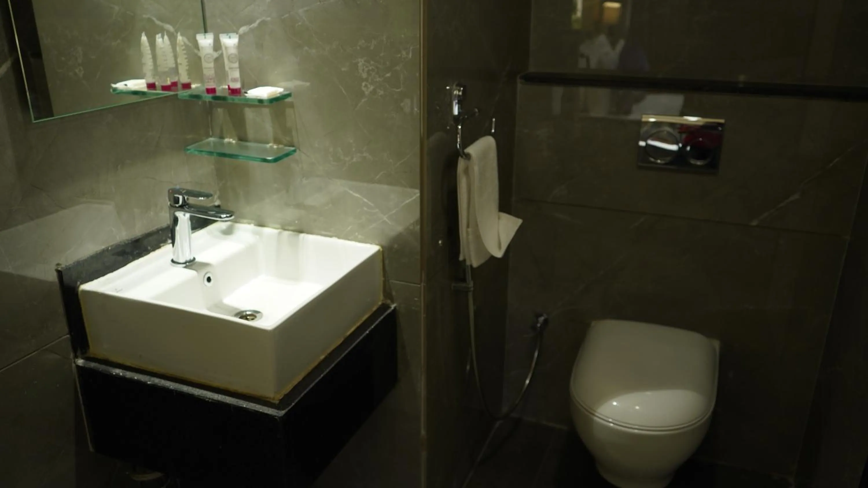 Bathroom in Purple Beds by VITS Dwarkesh, Surat