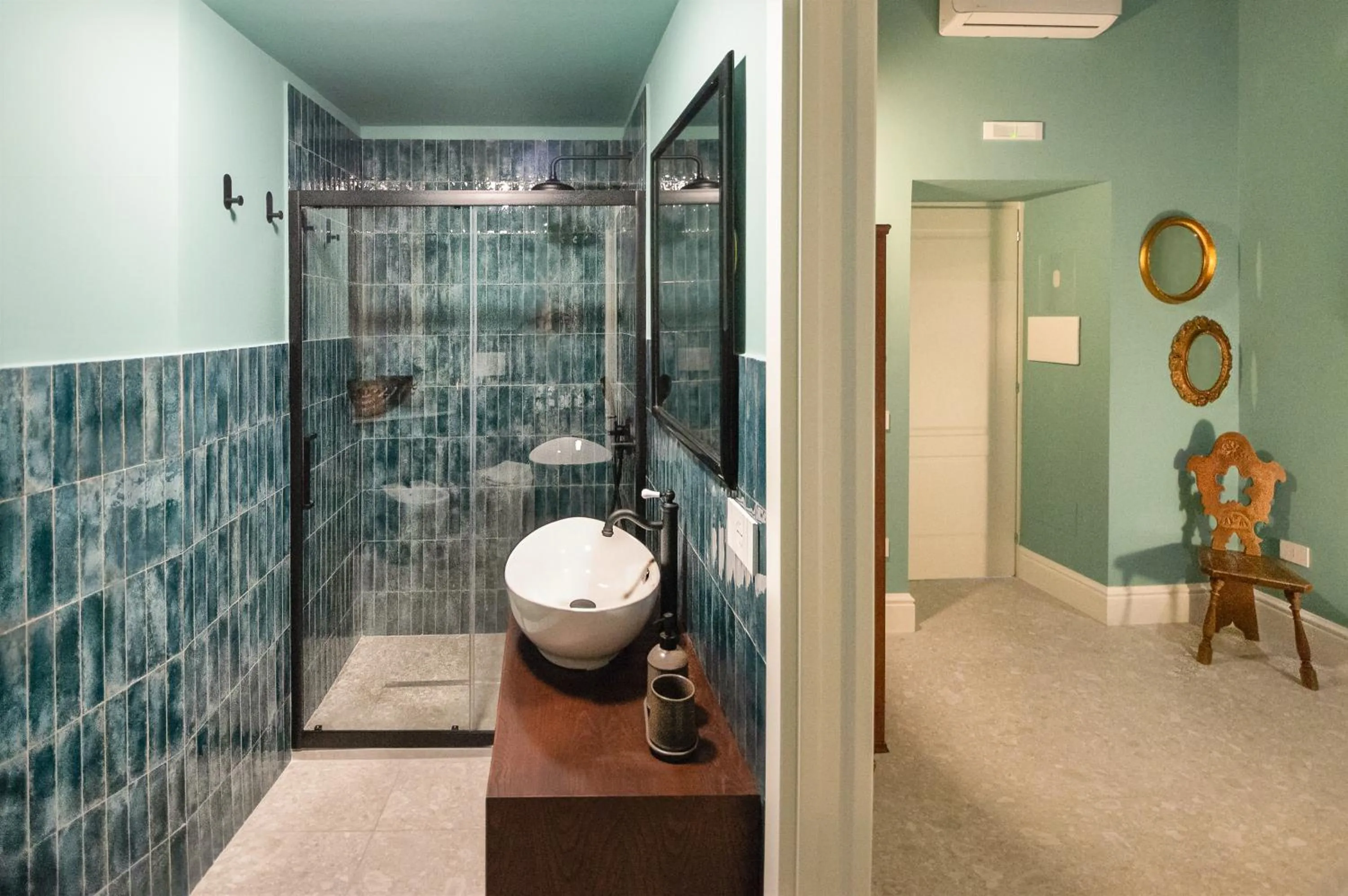 Shower in MONART HOSPITALITY Capodimonte