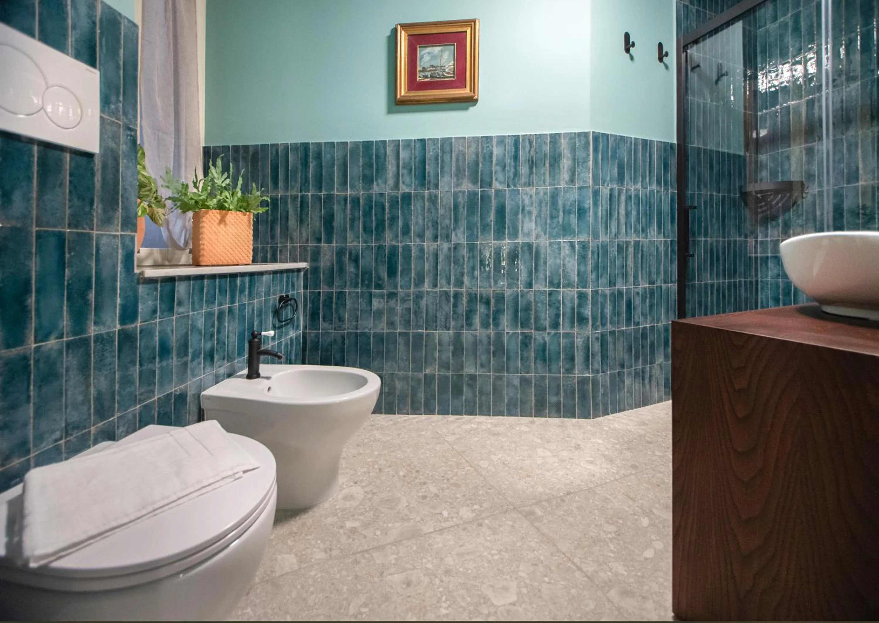 Shower in MONART HOSPITALITY Capodimonte