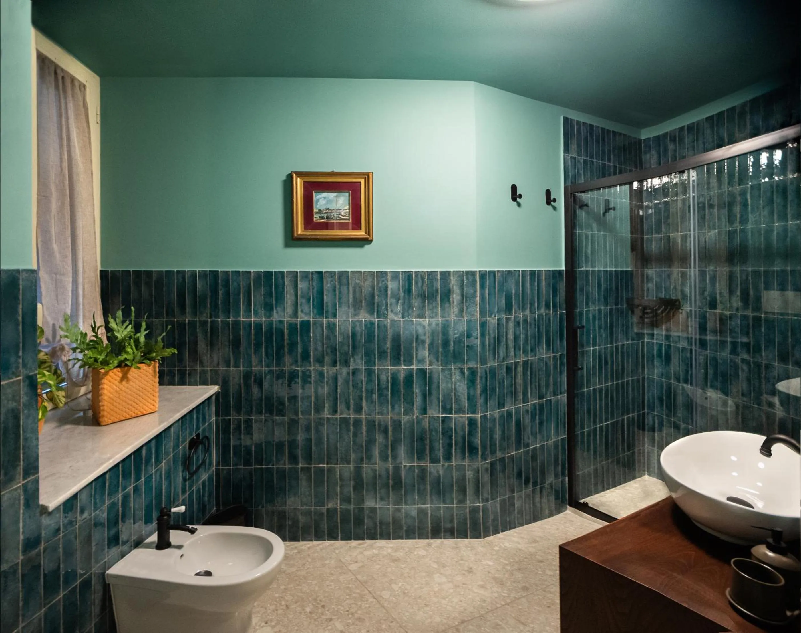 Shower in MONART HOSPITALITY Capodimonte