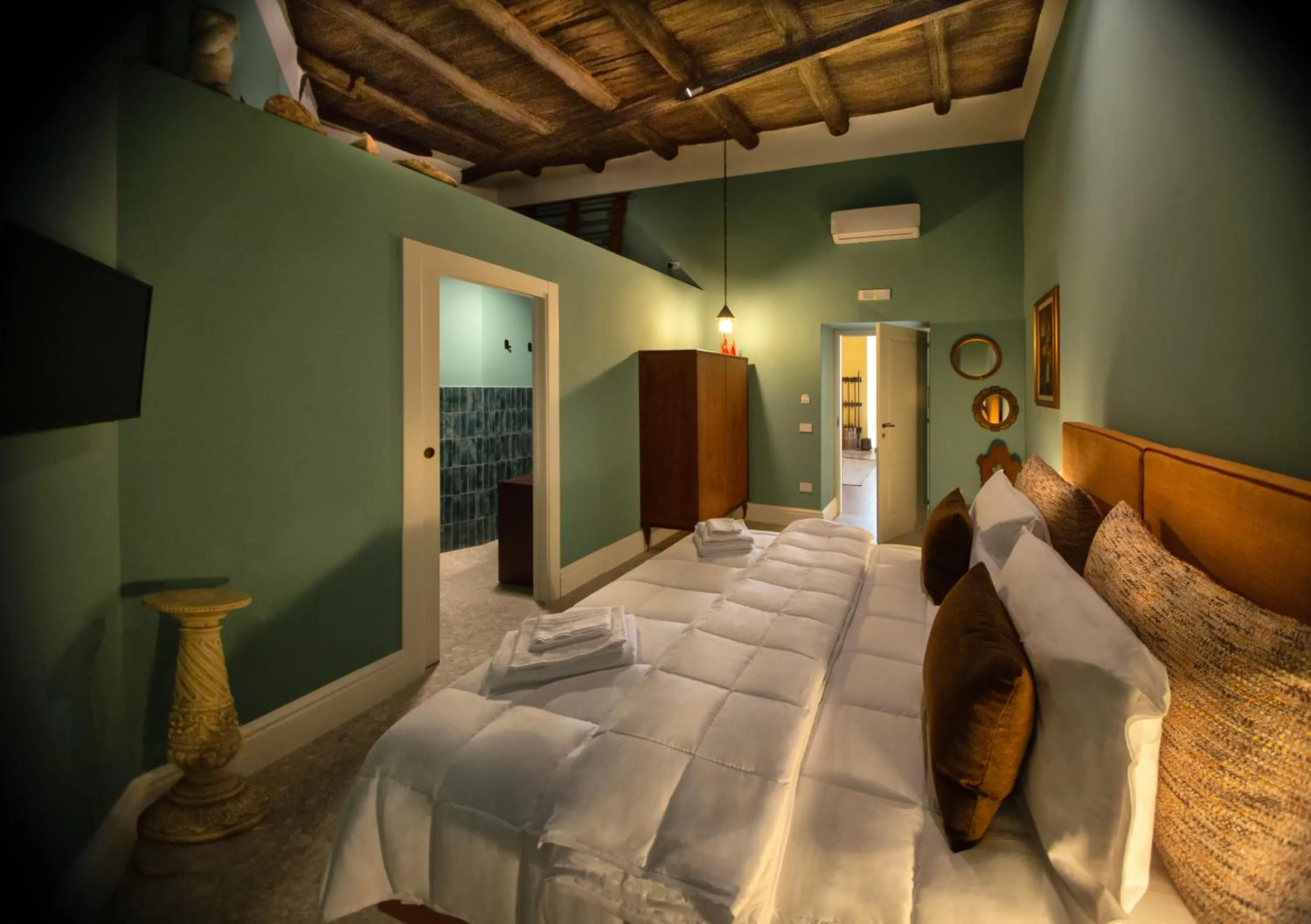 Bed in MONART HOSPITALITY Capodimonte