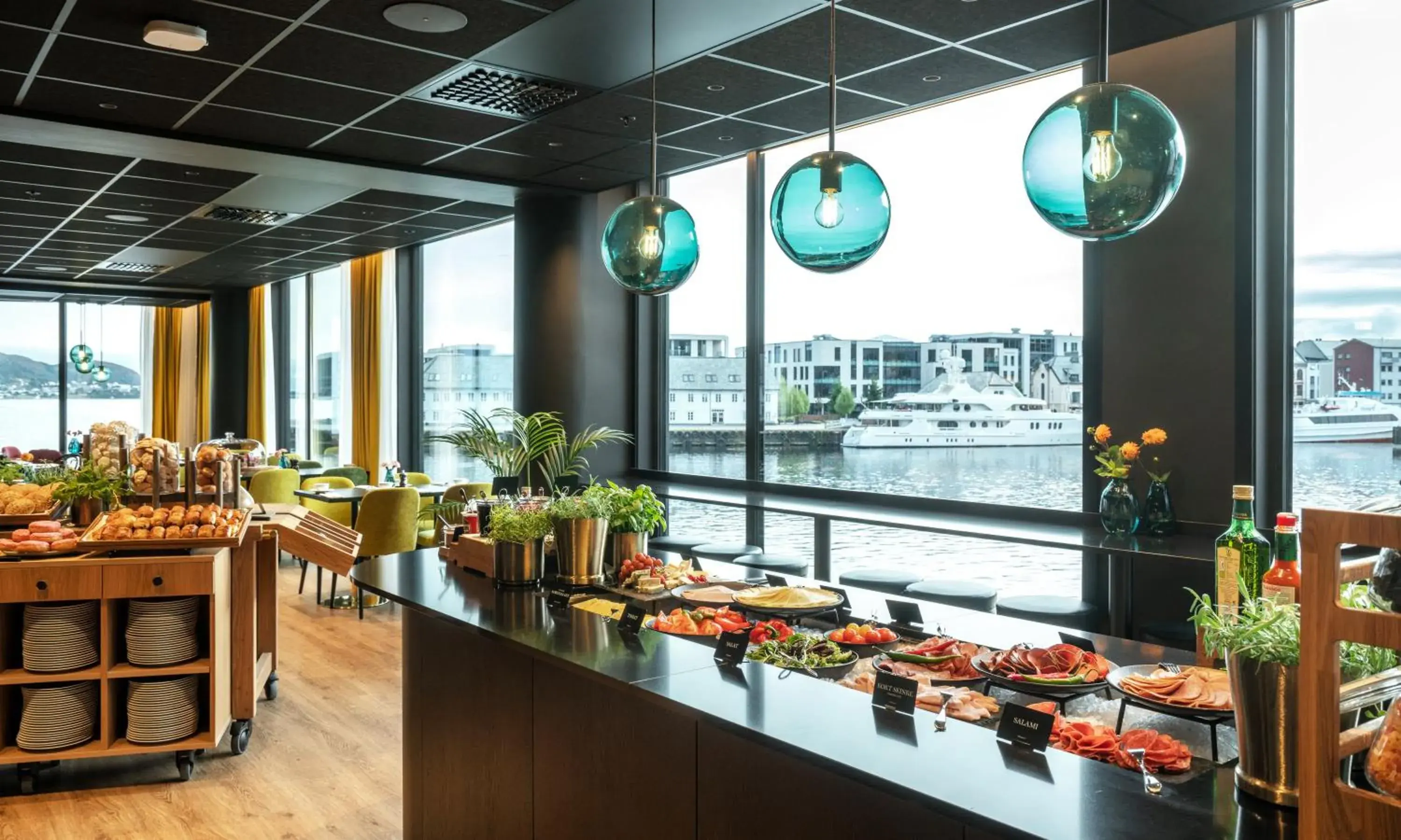 Restaurant/places to eat in Thon Hotel Ålesund Restaurant/places to eat in Thon Hotel Ålesund