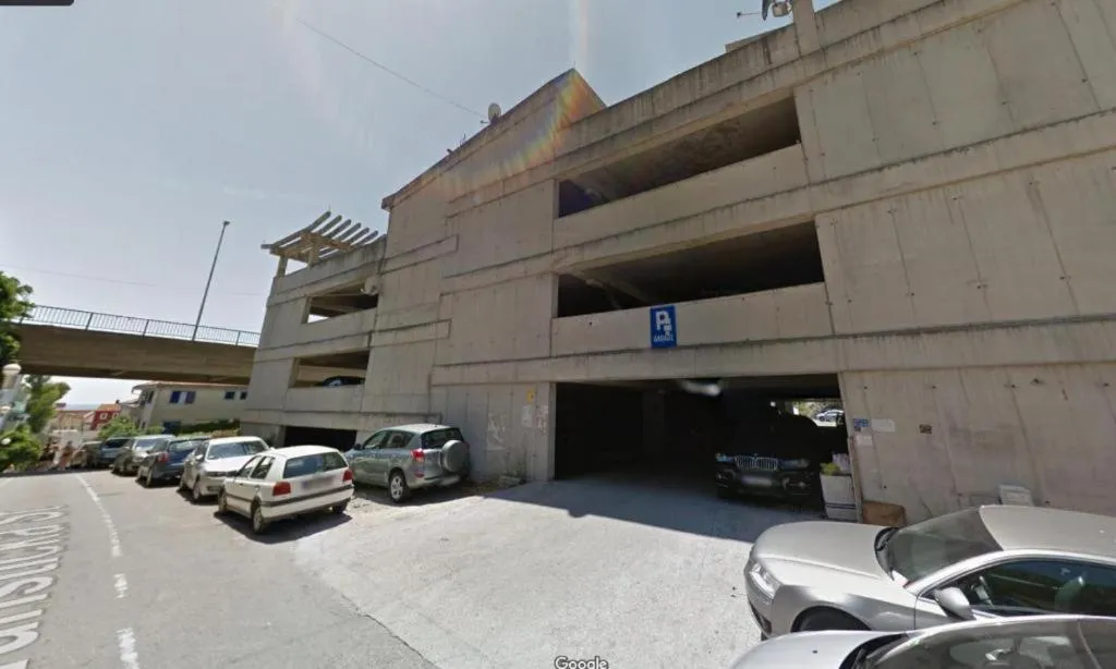 Parking in Serenita Stone House