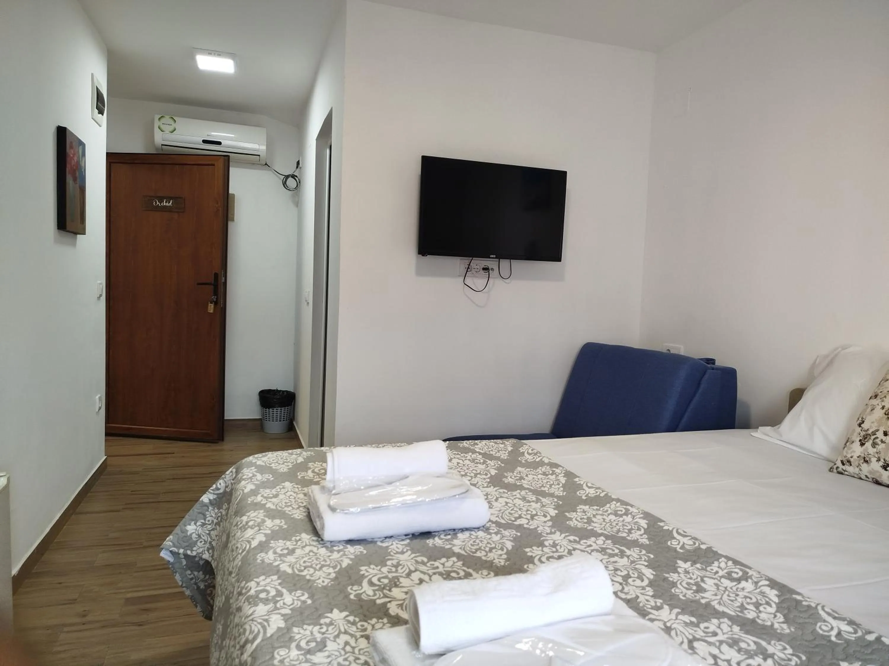 Photo of the whole room in Serenita Stone House