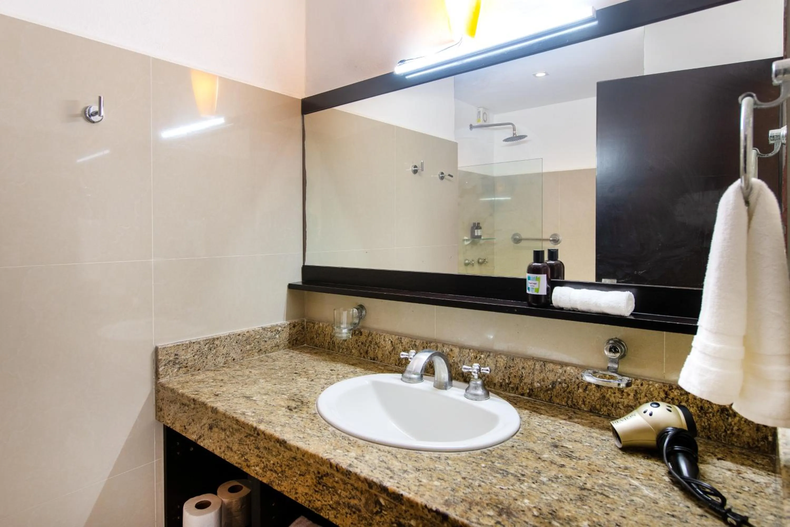 Bathroom in Family Vacations apartment Ocean View