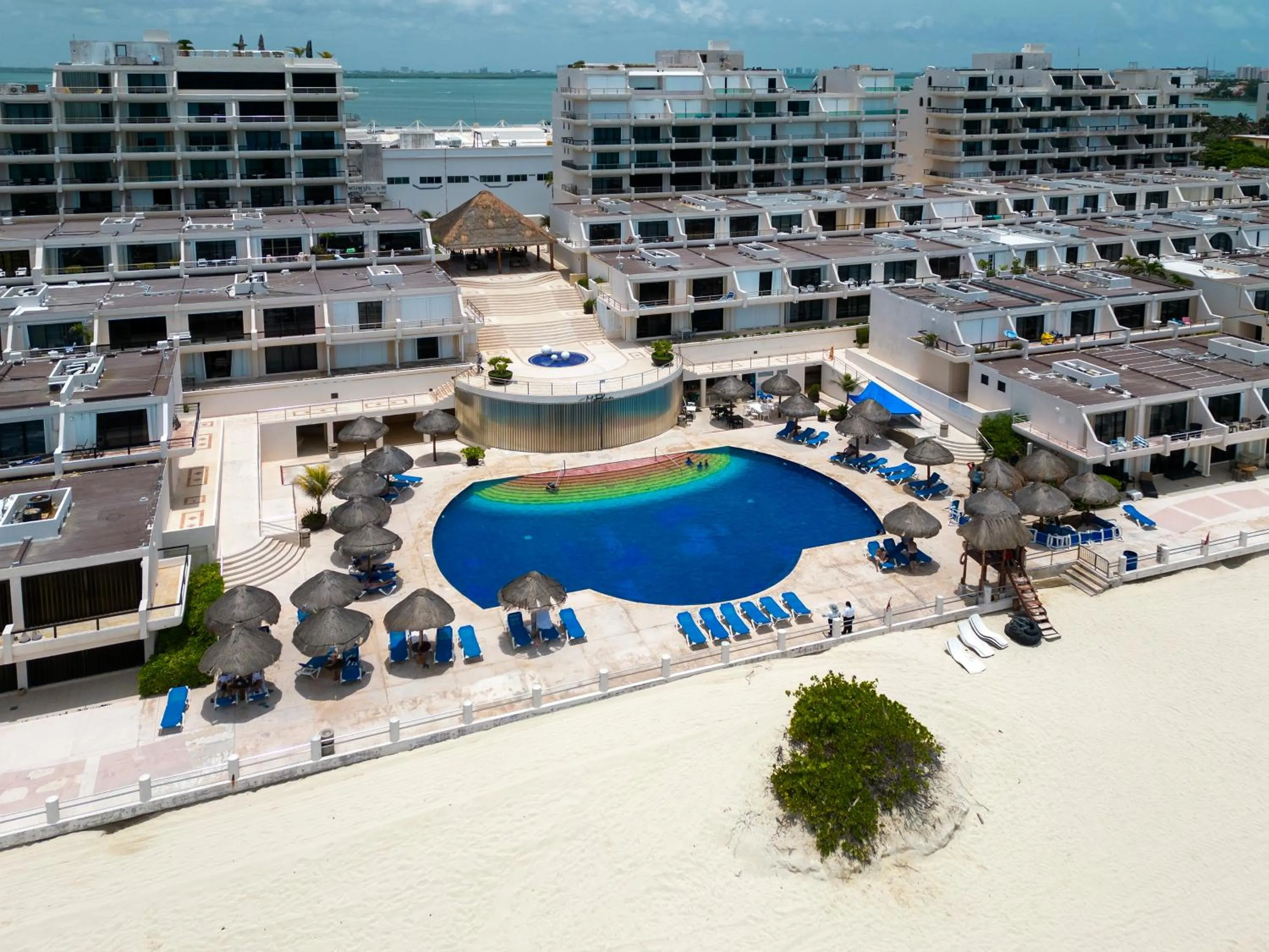 Property building in Family Vacations apartment Ocean View