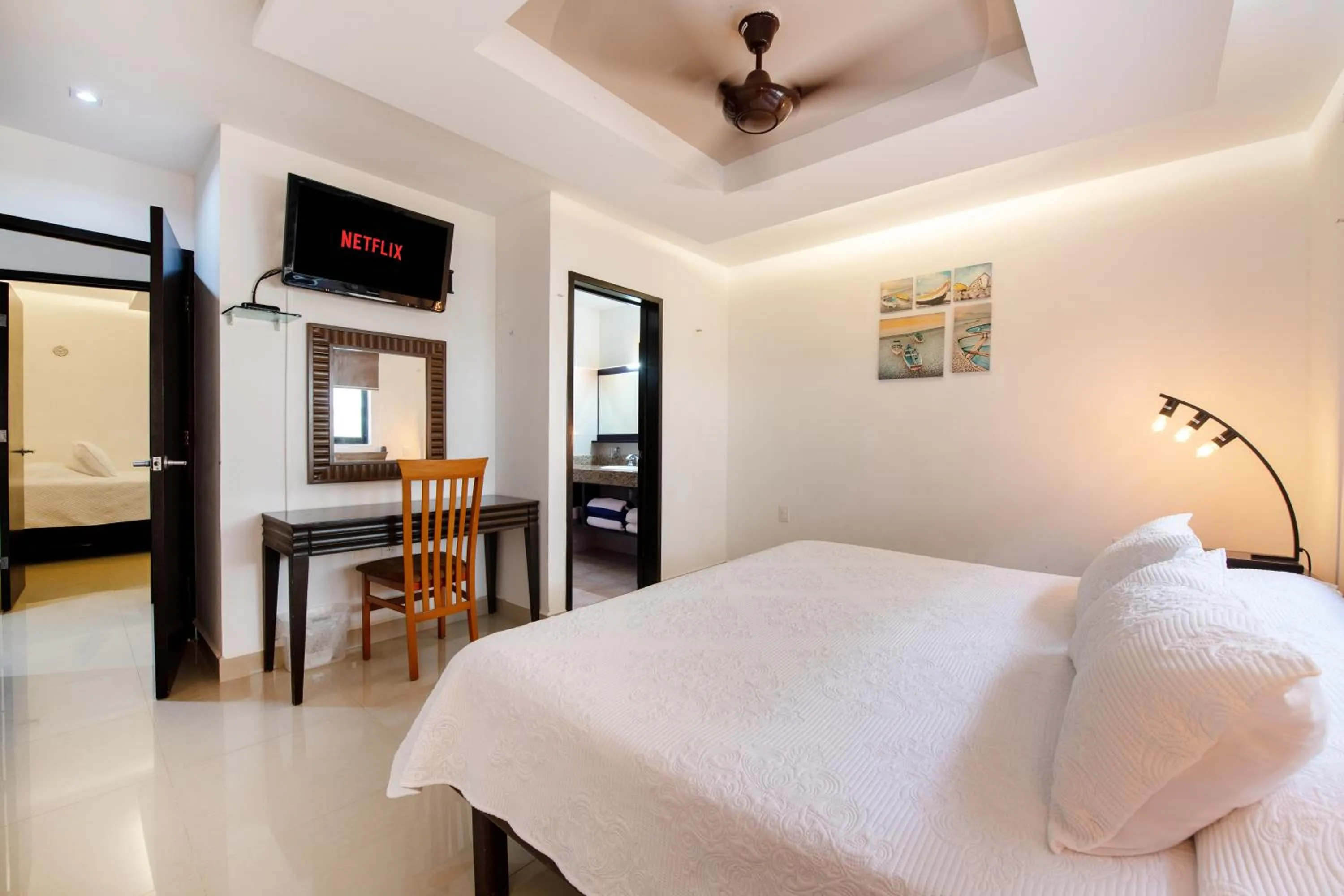 Bedroom, Bed in Family Vacations apartment Ocean View