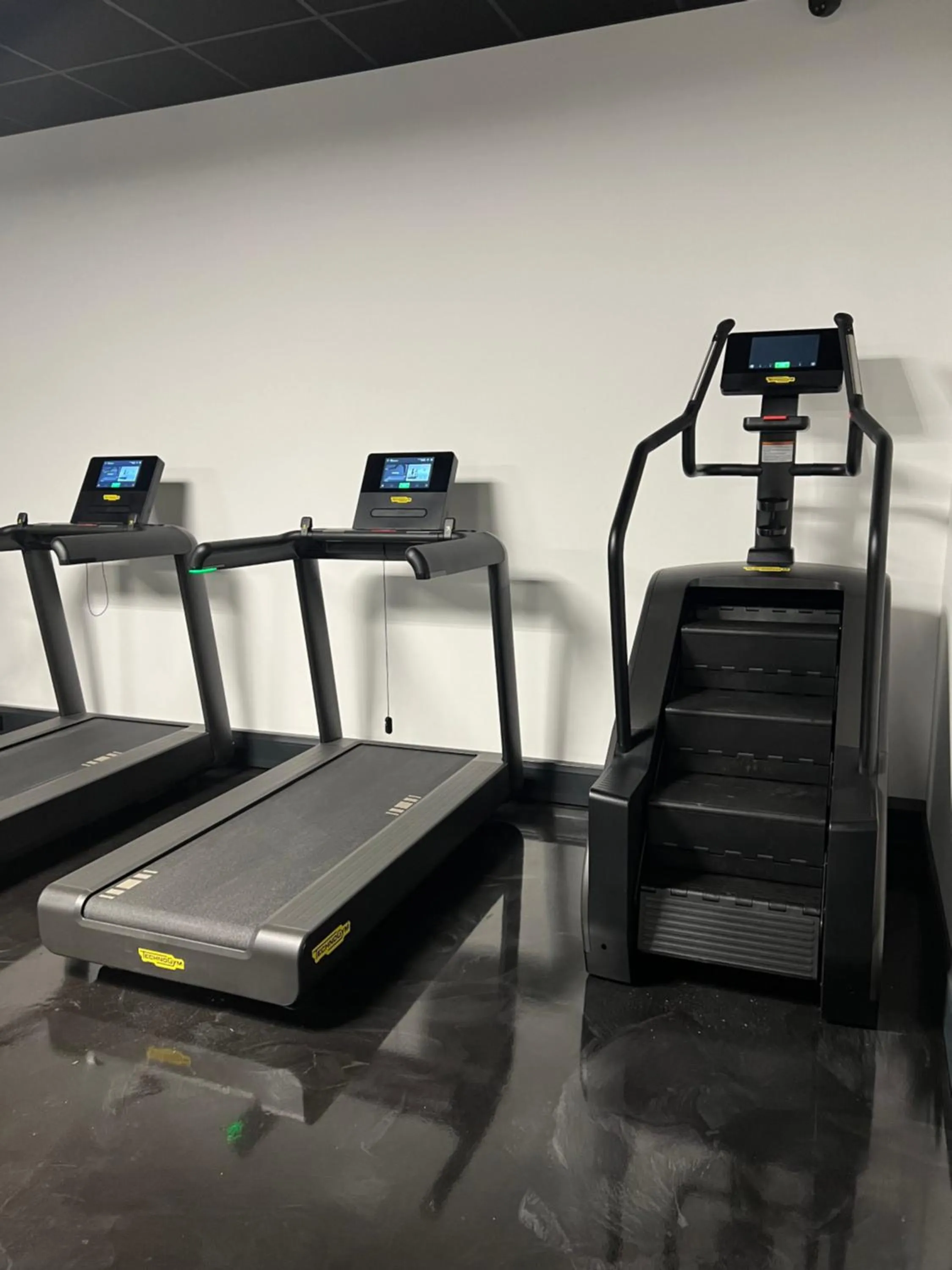 Fitness centre/facilities in Stylish 2 bedrooms, 2 bathrooms with workspace in Milton Keynes