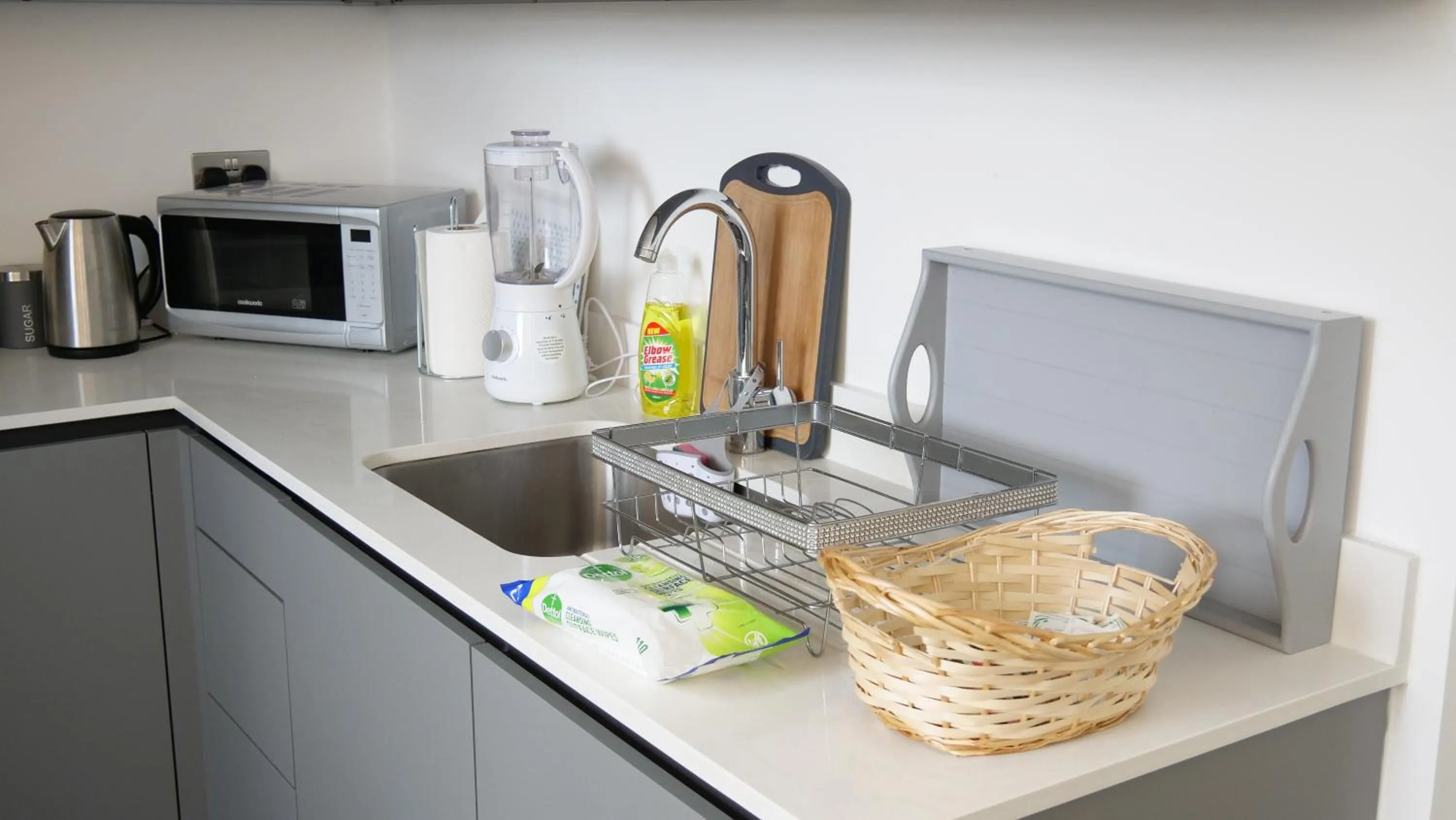 minibar in Stylish 2 bedrooms, 2 bathrooms with workspace in Milton Keynes