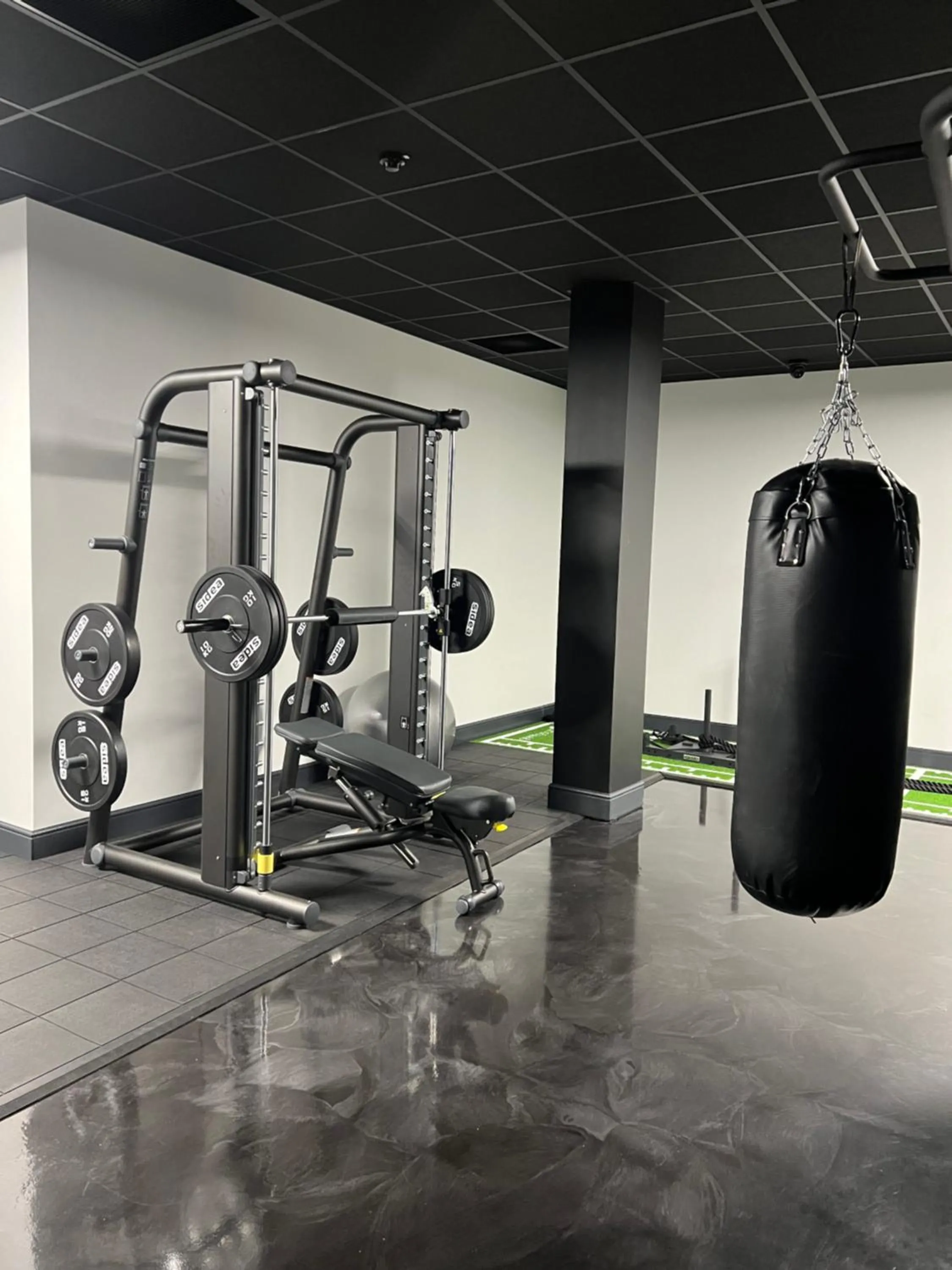 Fitness centre/facilities in Stylish 2 bedrooms, 2 bathrooms with workspace in Milton Keynes